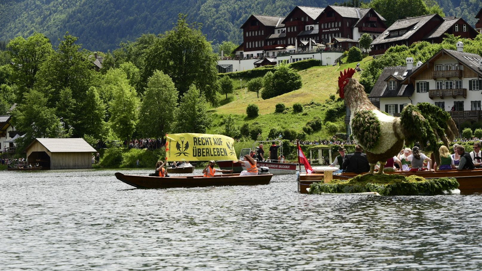 Störaktion beim 64. Narzissenfest: Aktivisten der Letzten Generation mischten sich am 2. Juni 2024  unter den Bootskorso.