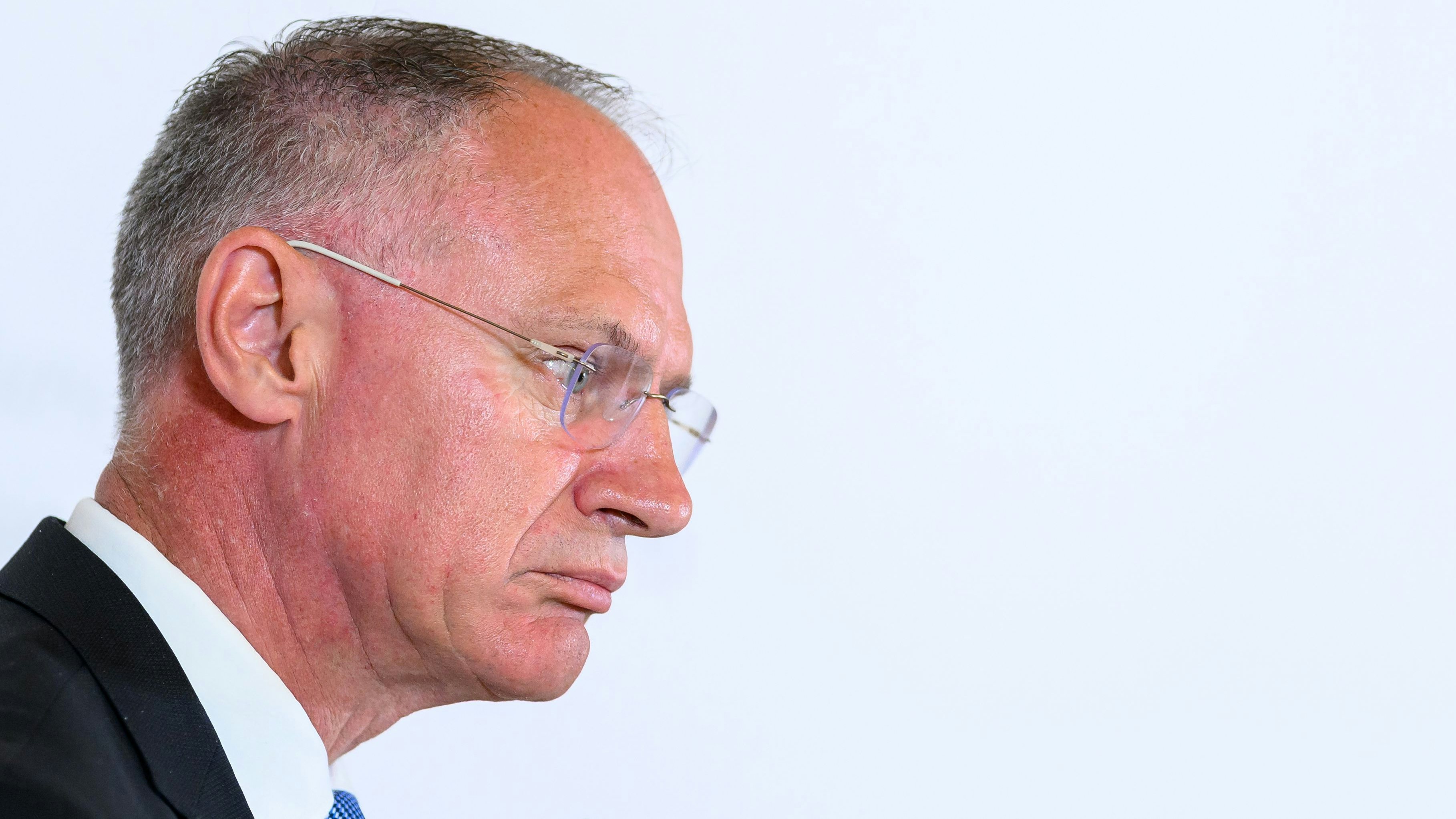 Bundesminister für Inneres Gerhard Karner (ÖVP) stellte Ende Mai 2024 Maßnahmen gegen Jugendkriminalität vor.