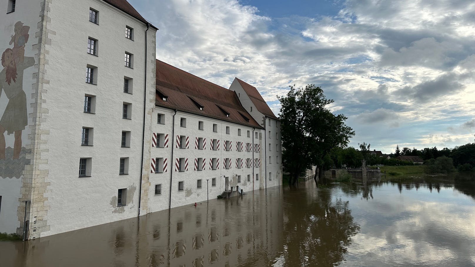 Das Wasser reichte in Straubing sogar bis an das Herzogsschloss heran.