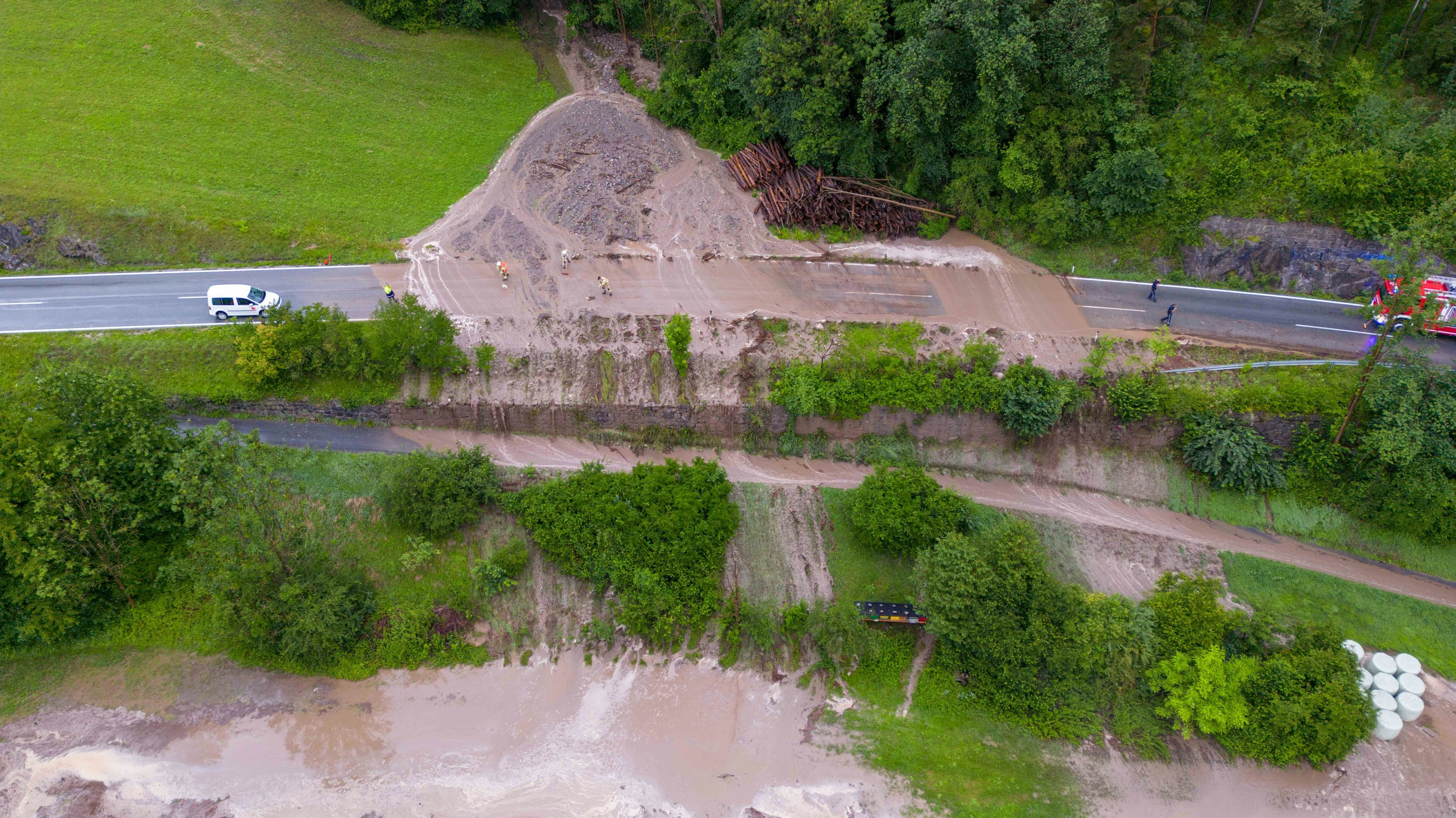 Heute.at - Gewaltiger Hangrutsch in Tirol – Wohnhaus evakuiert