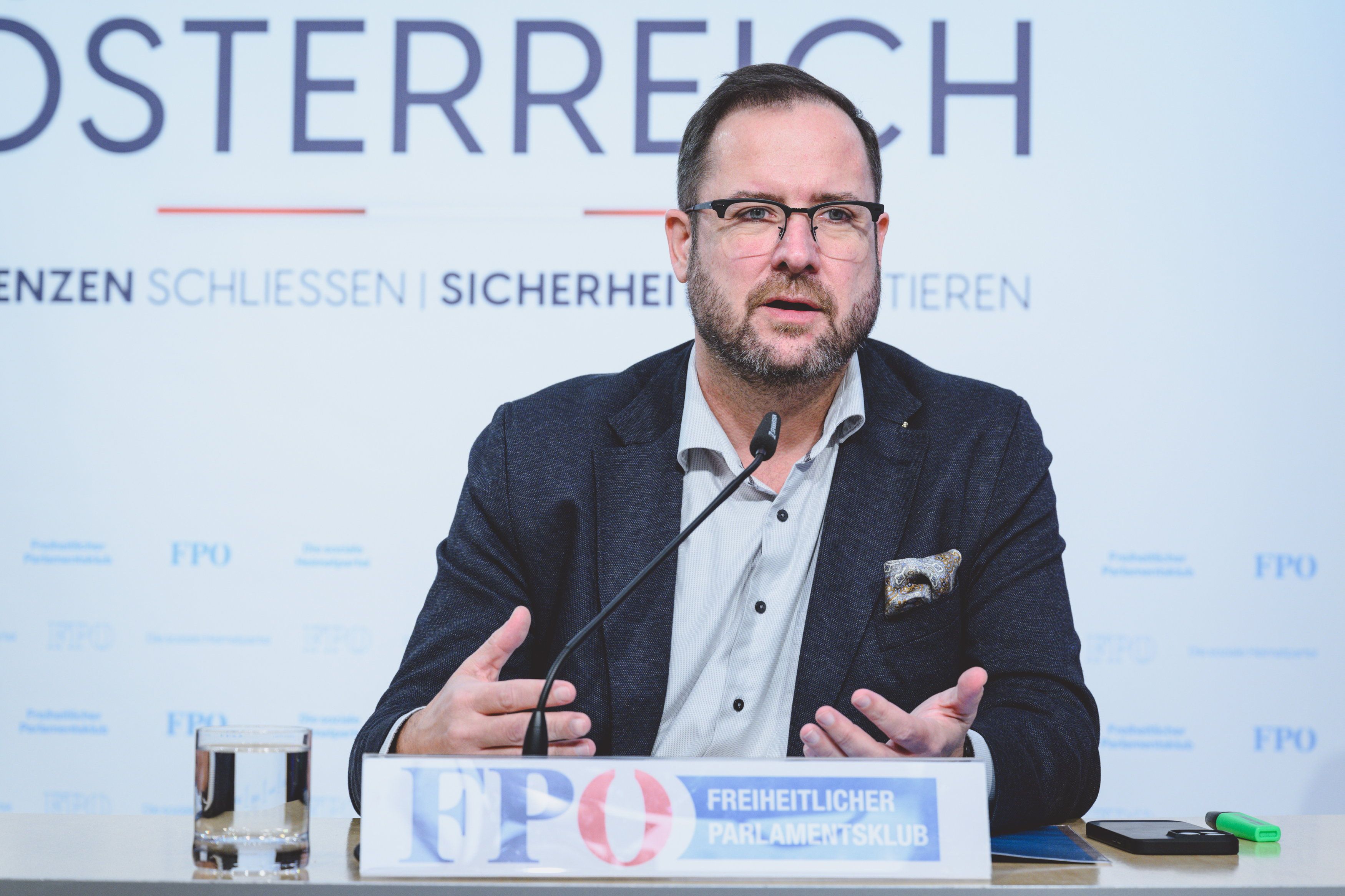 FPÖ-Generalsekretär Christian Hafenecker hofft auf einen Start im Herbst.