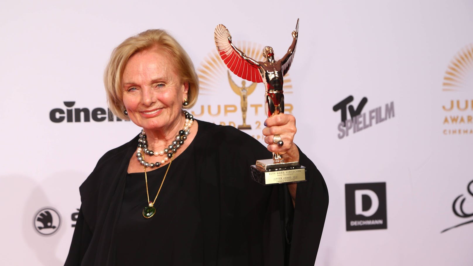 Ruth Maria Kubitschek bekam auch einige preise, wie hier bei der Verleihung der "Jupiter Awards 2014".