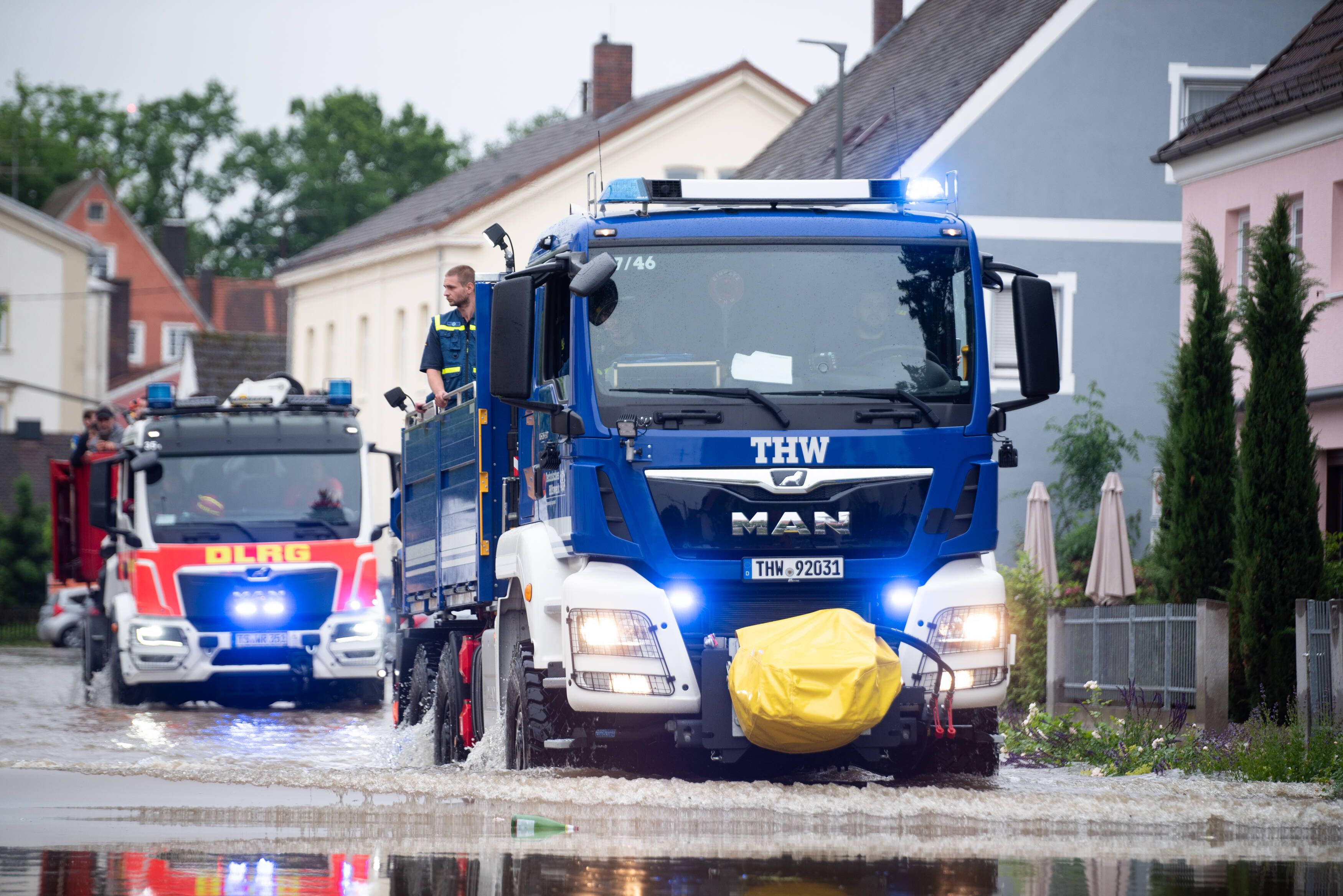 In Bayern und Baden-Württemberg stehen die Einsatzkräfte im Dauereinsatz. 