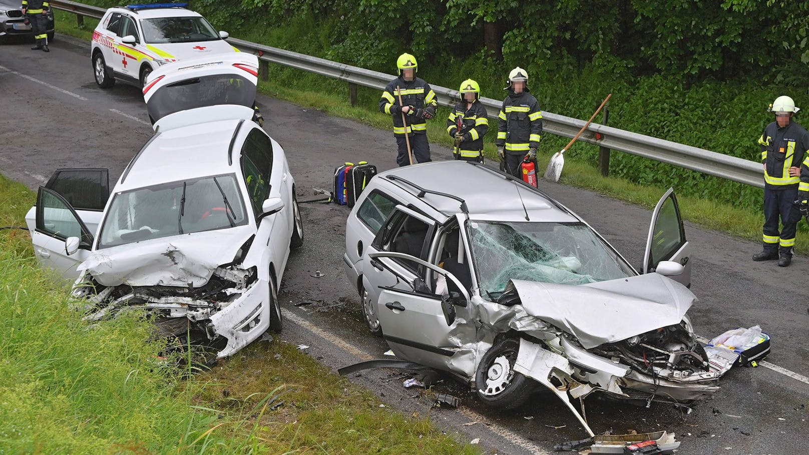 Aus bisher unbekanntem Grund geriet der Pkw eines 28-Jährigen in einer Kurve auf die Gegenfahrbahn.