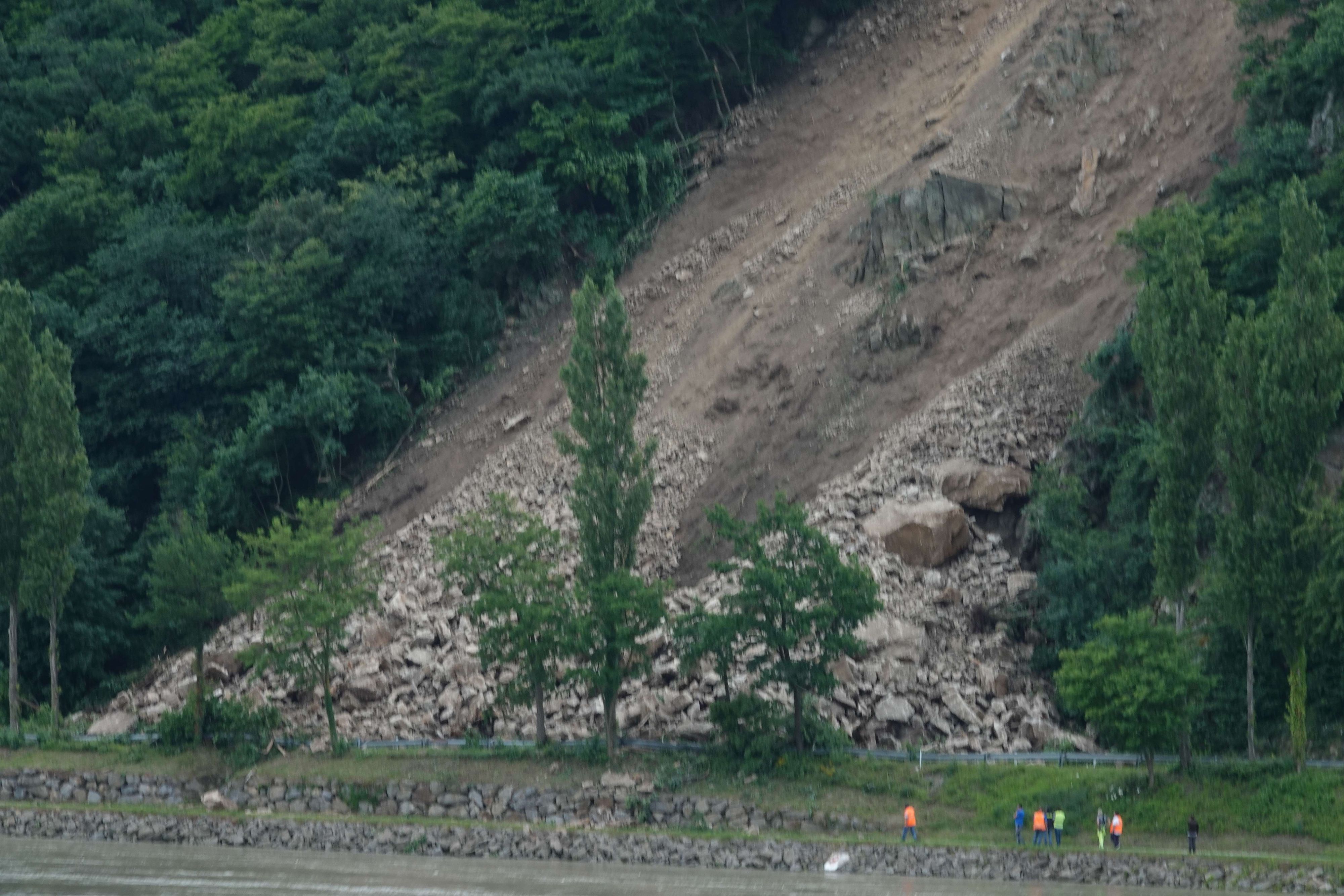 Bei Aggsbach Dorf im Bezirk Melk ist eine Mure abgegangen. Die Sperre wird einige Tage bis Wochen dauern.