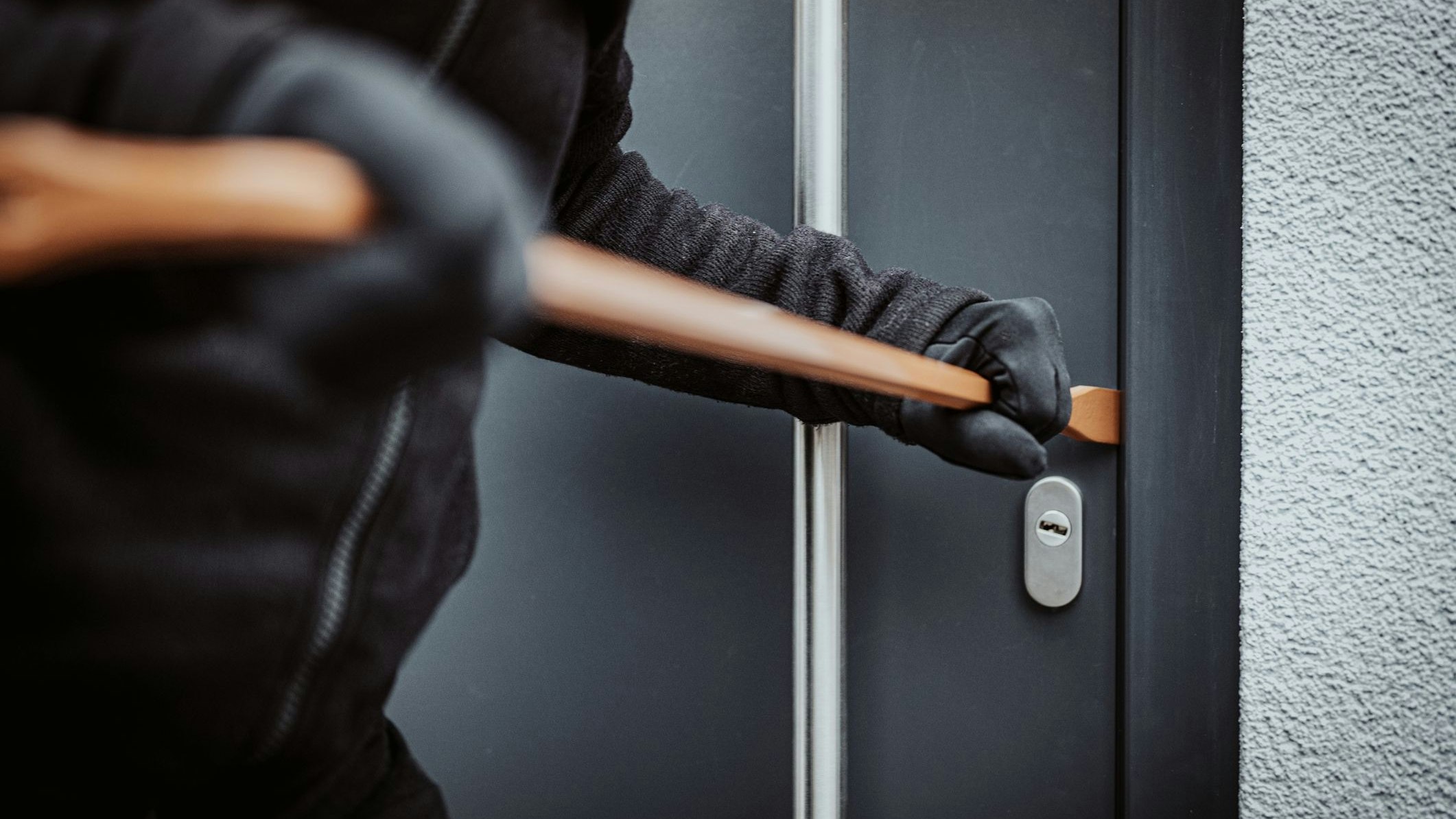 Heute.at - Einbrecher (37) versteckt sich im Keller vor Polizei