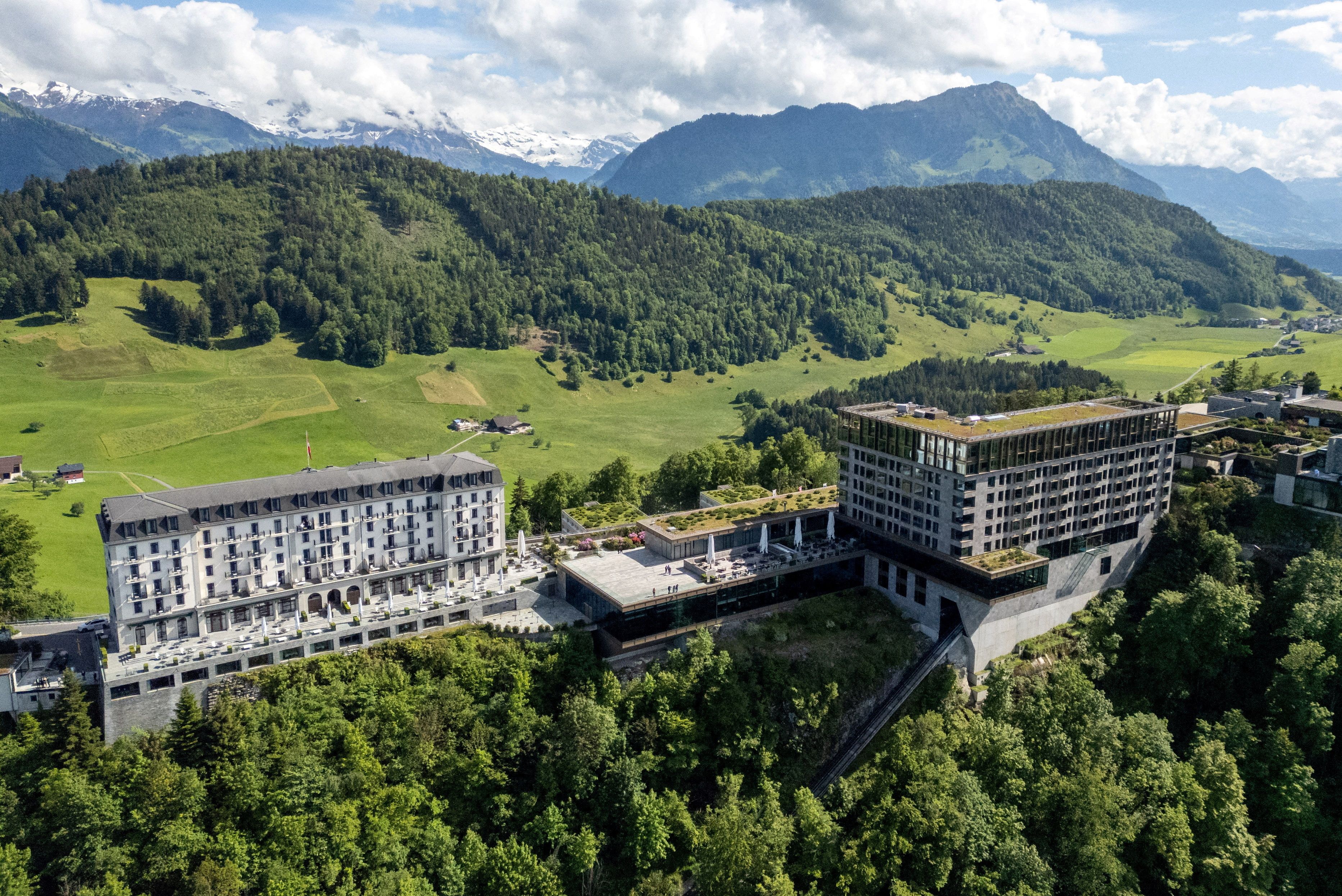 Drohnenansicht des Bürgenstock-Resorts, in dem am 15. und 16. Juni 2024 der Gipfel zum Frieden in der Ukraine stattfinden wird