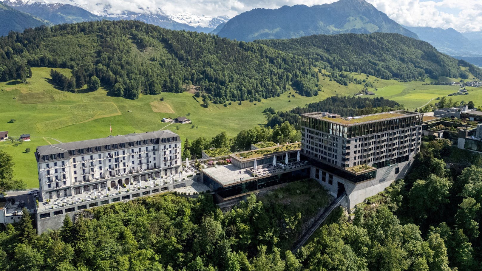 Drohnenansicht des Bürgenstock-Resorts, in dem am 15. und 16. Juni 2024 der Gipfel zum Frieden in der Ukraine stattfinden wird.