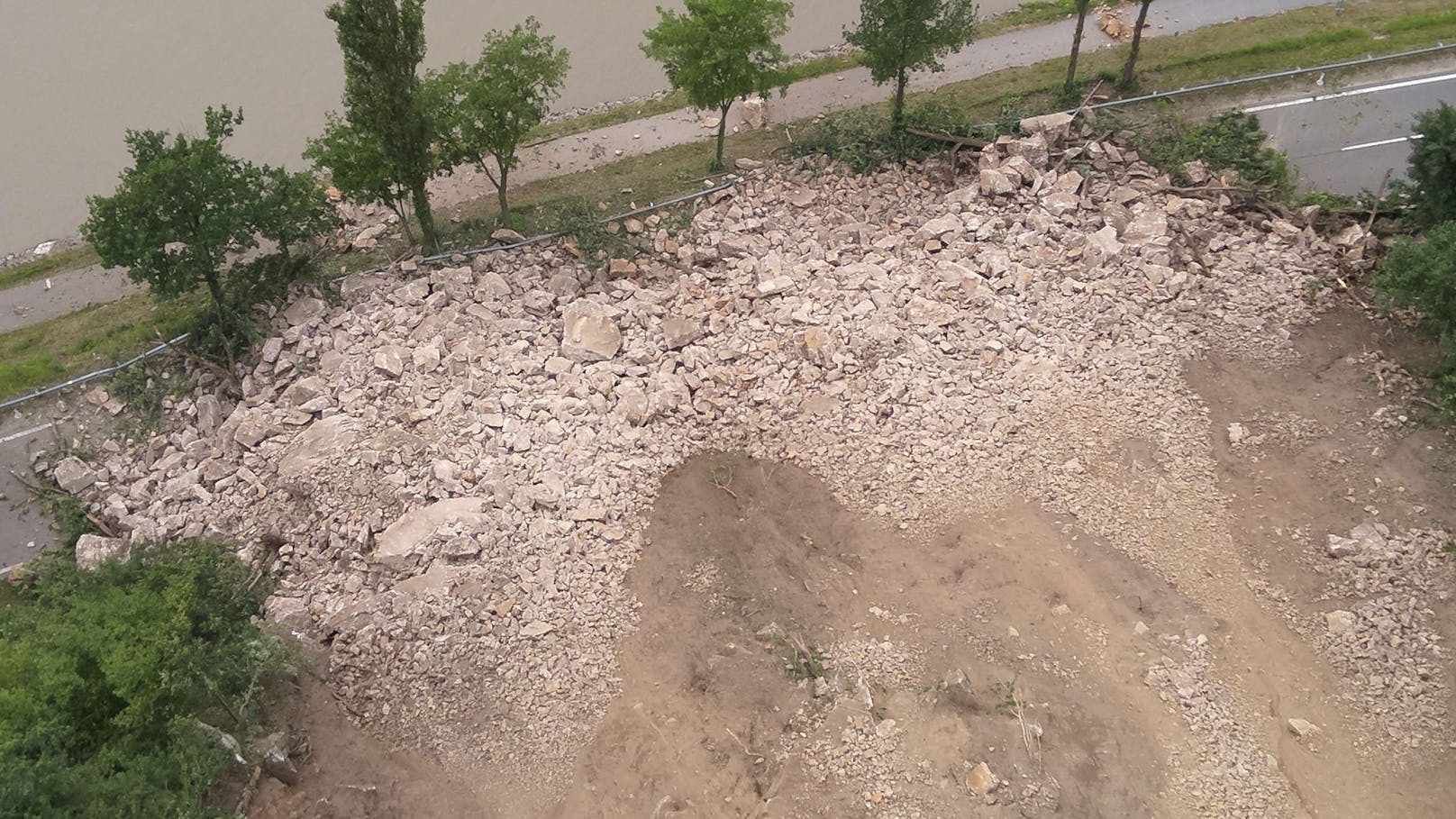 Hunderte Hänge geraten nach Hochwasser ins Rutschen