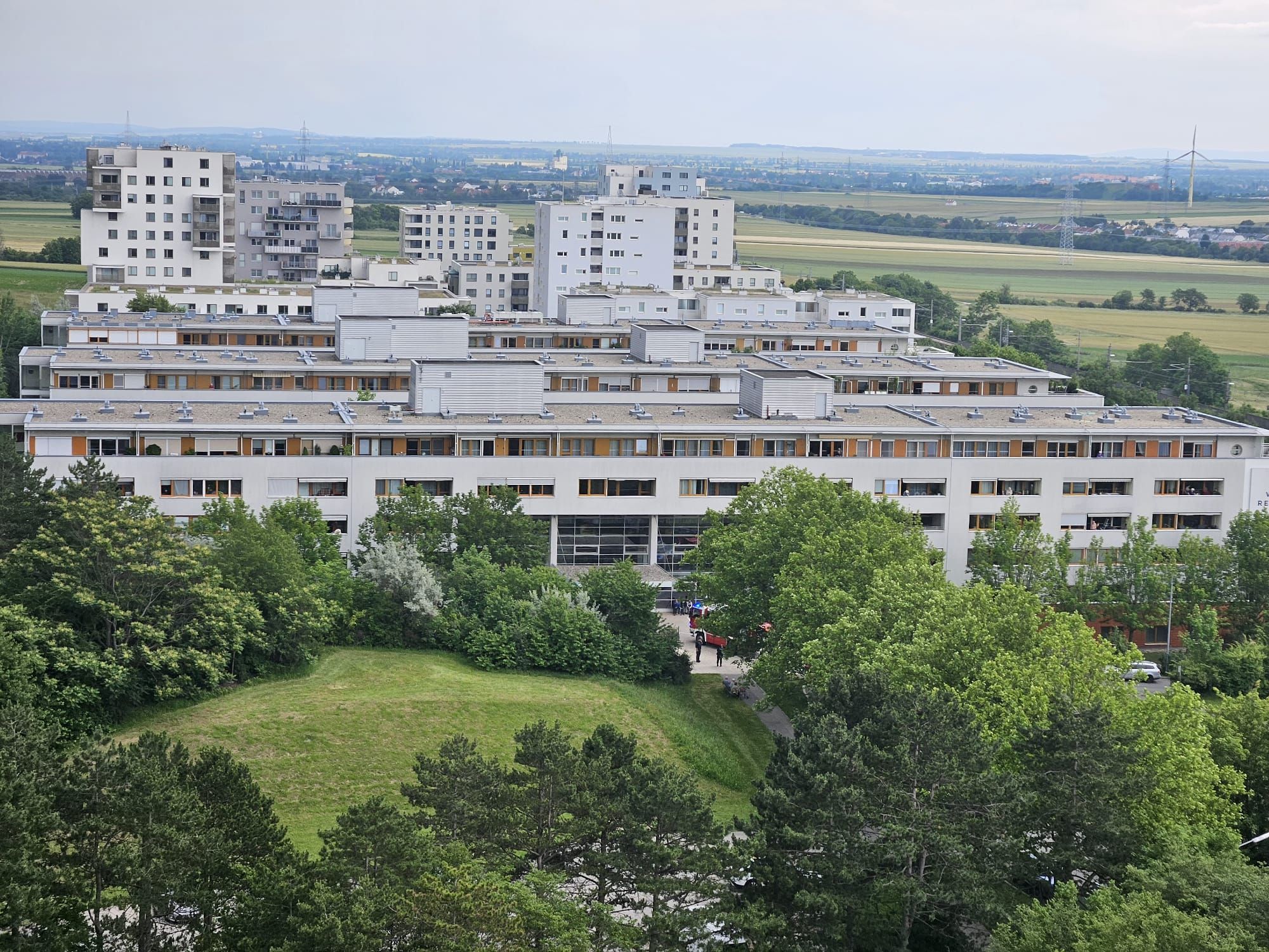In Wien-Favoriten artete ein Zimmerbrand in einem Seniorenheim aus.