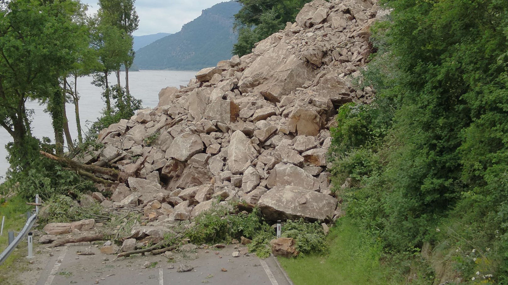 DIESE Gefahren drohen nun nach dem Horror-Hochwasser