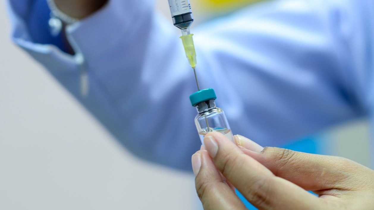 Nurse prepares a syringe for patients to help treat the disease in the hospital