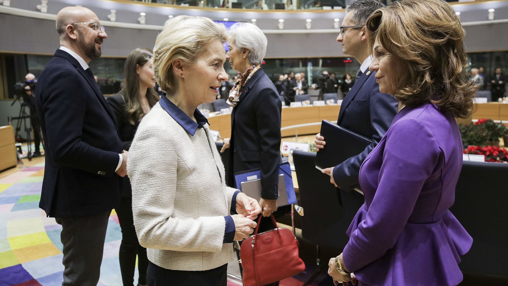 Auch in der EU vertrat Bierlein Österreich Interessen persönlich. Im Bild mit der Kommissionspräsidentin <strong>Ursula von der Leyen</strong> am 13. Dezember 2019 in Brüssel.
