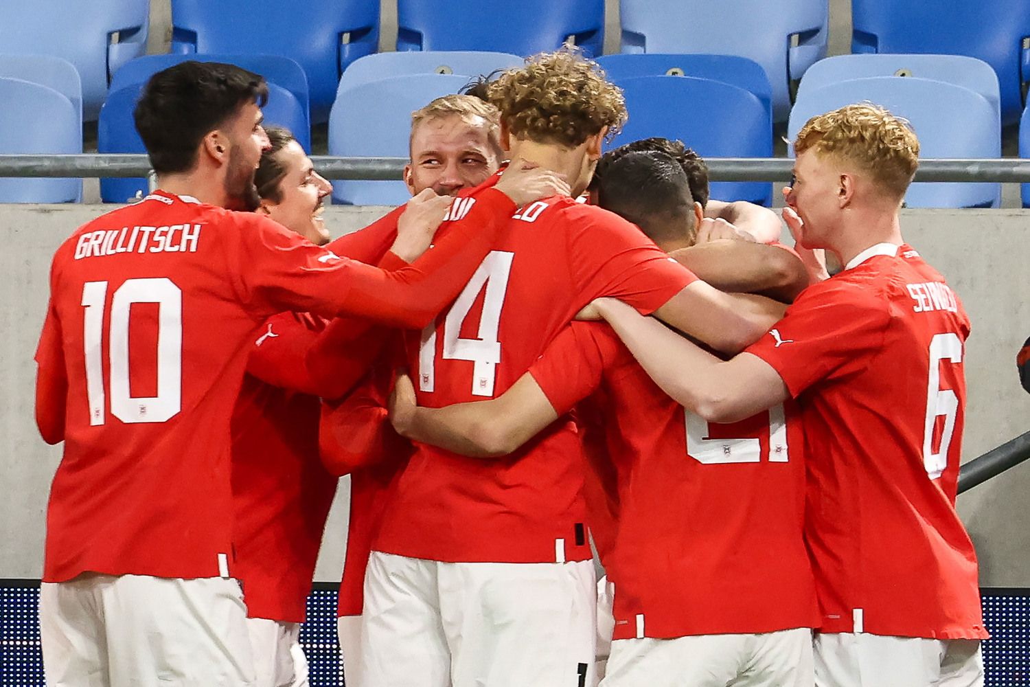 Österreichs Fußball-Nationalteam schaut sich in Berlin noch Rod Stewart an. 