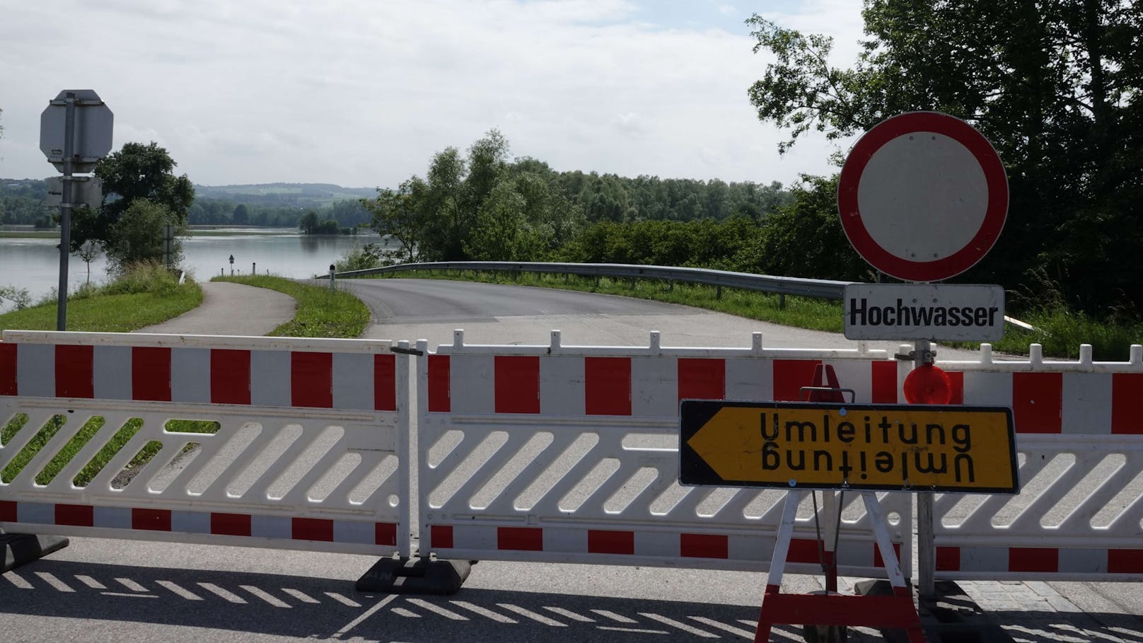 Rund um Ardagger Markt sind bereits viele Bereiche überschwemmt