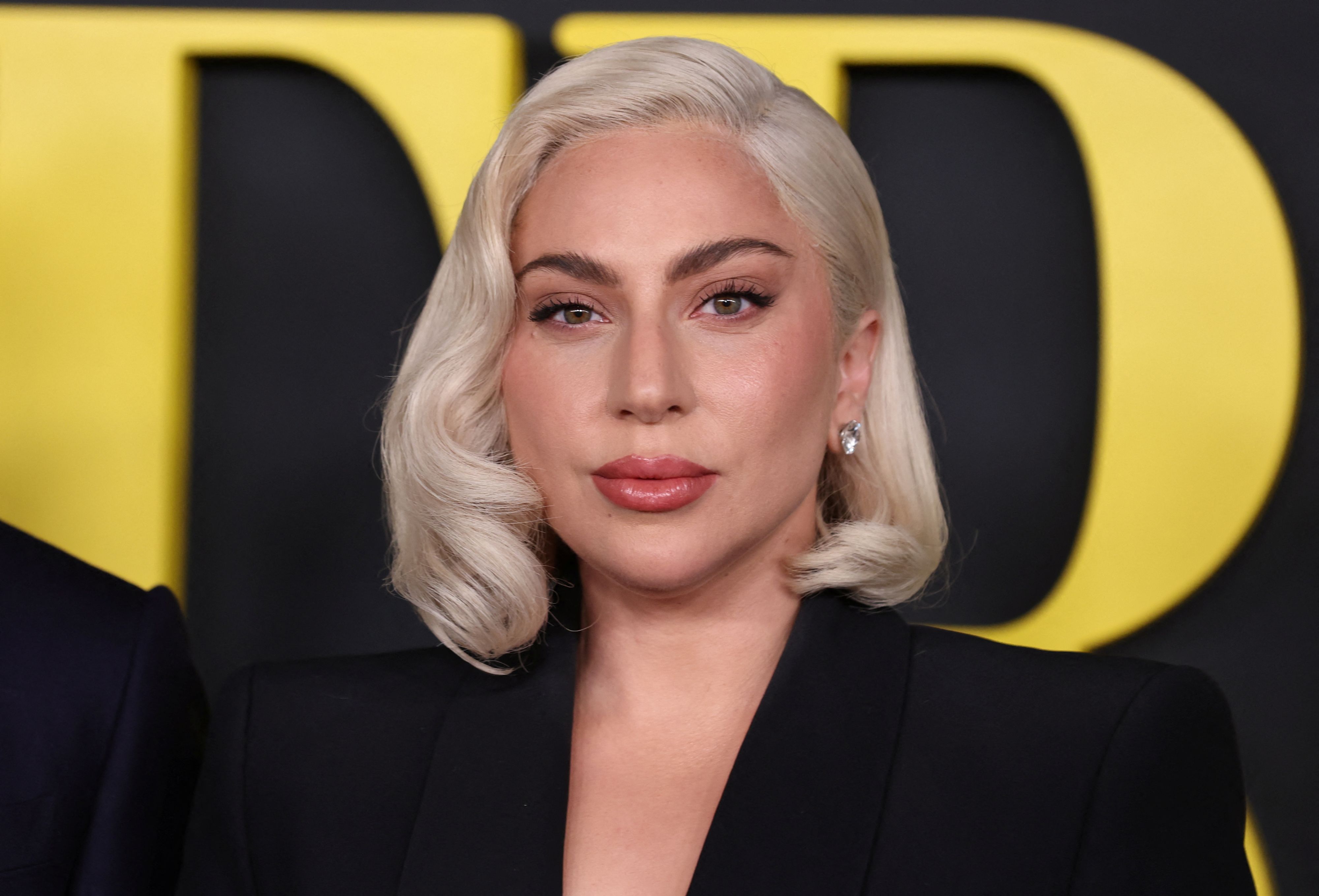 Lady Gaga macht mit einem Ring und ihrem Körper von sich sprechen.