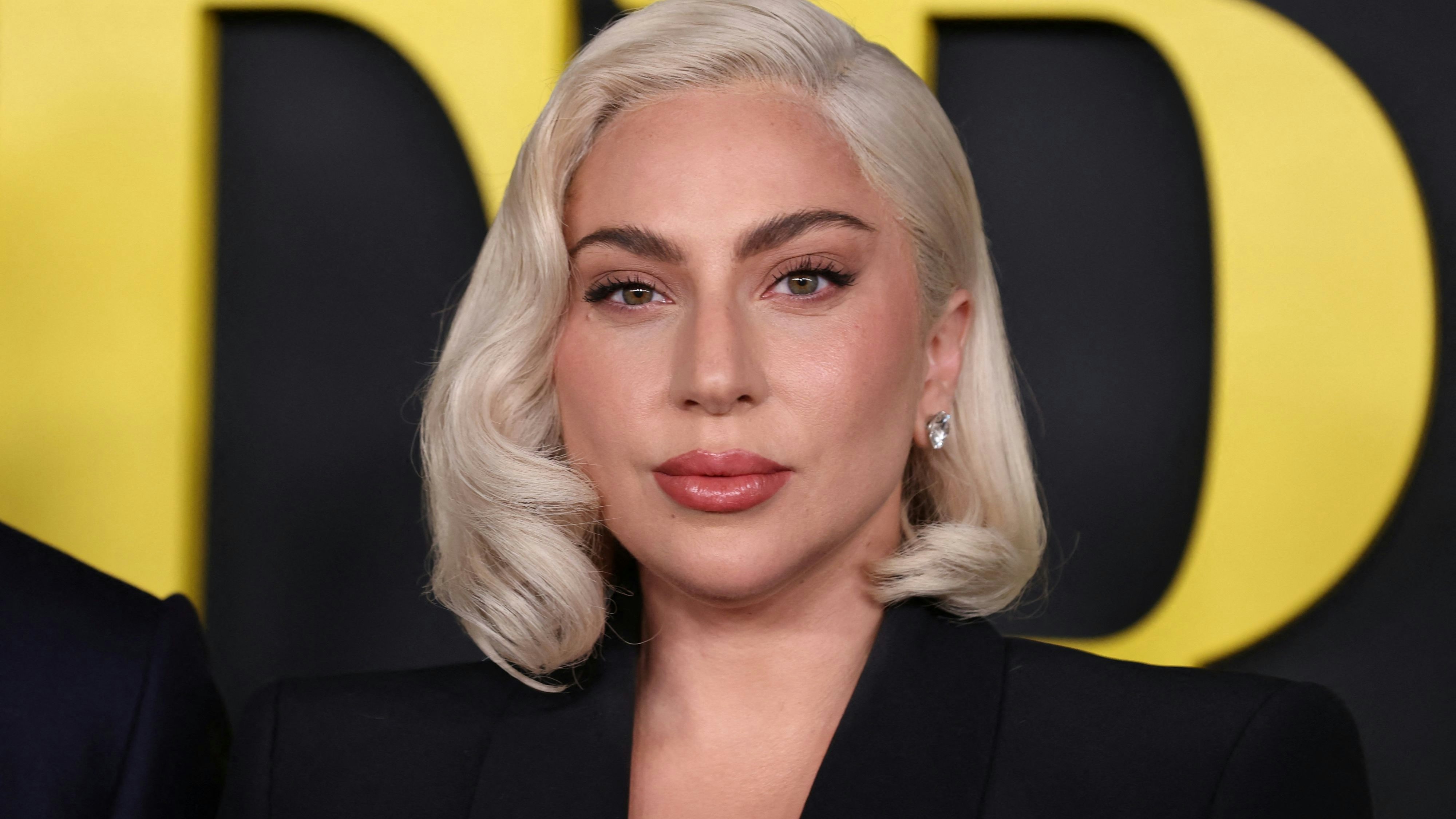 Lady Gaga macht mit einem Ring und ihrem Körper von sich sprechen.