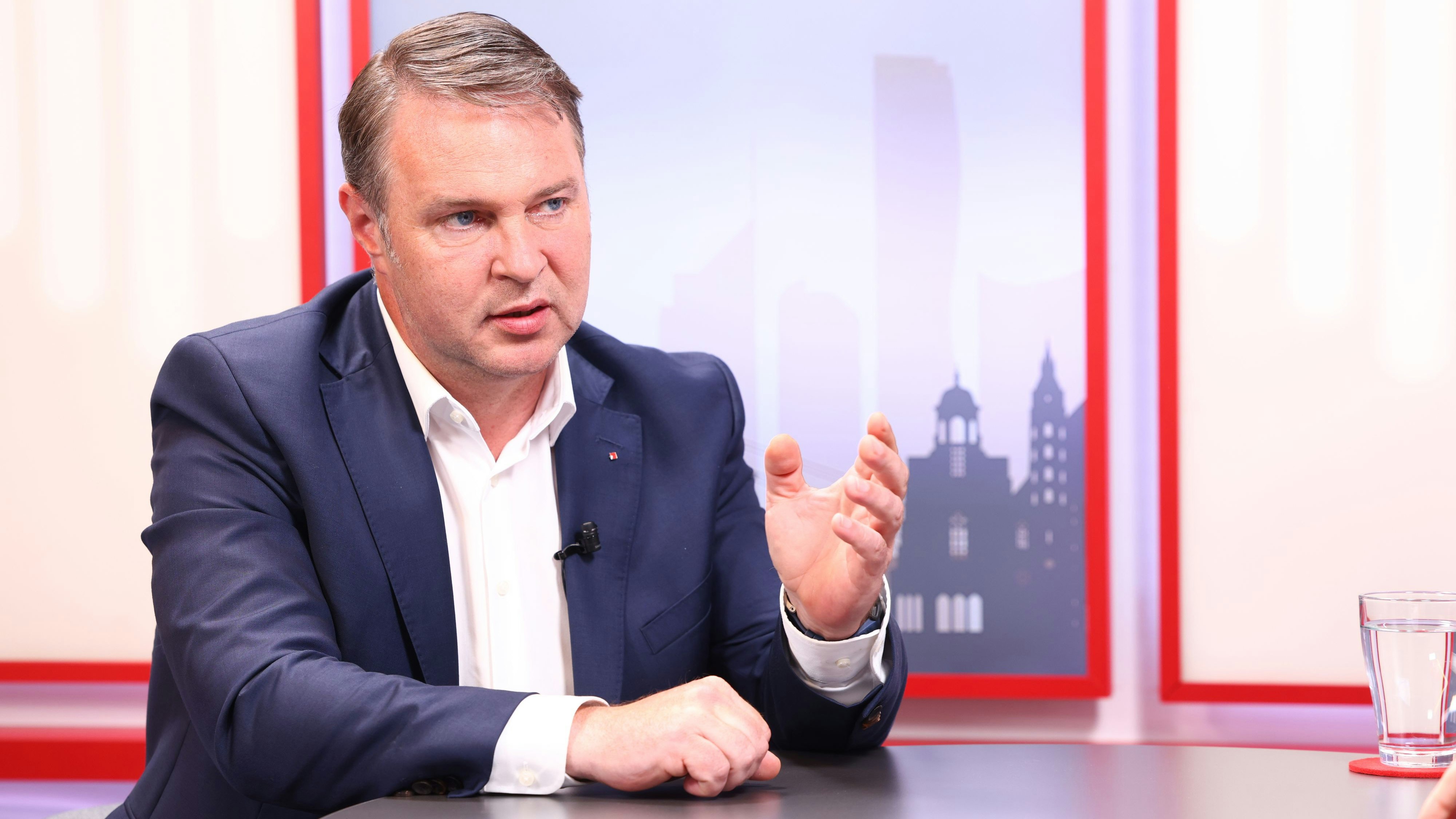 Heute.at - Babler: Es gibt keine Obergrenze an Flüchtlingen