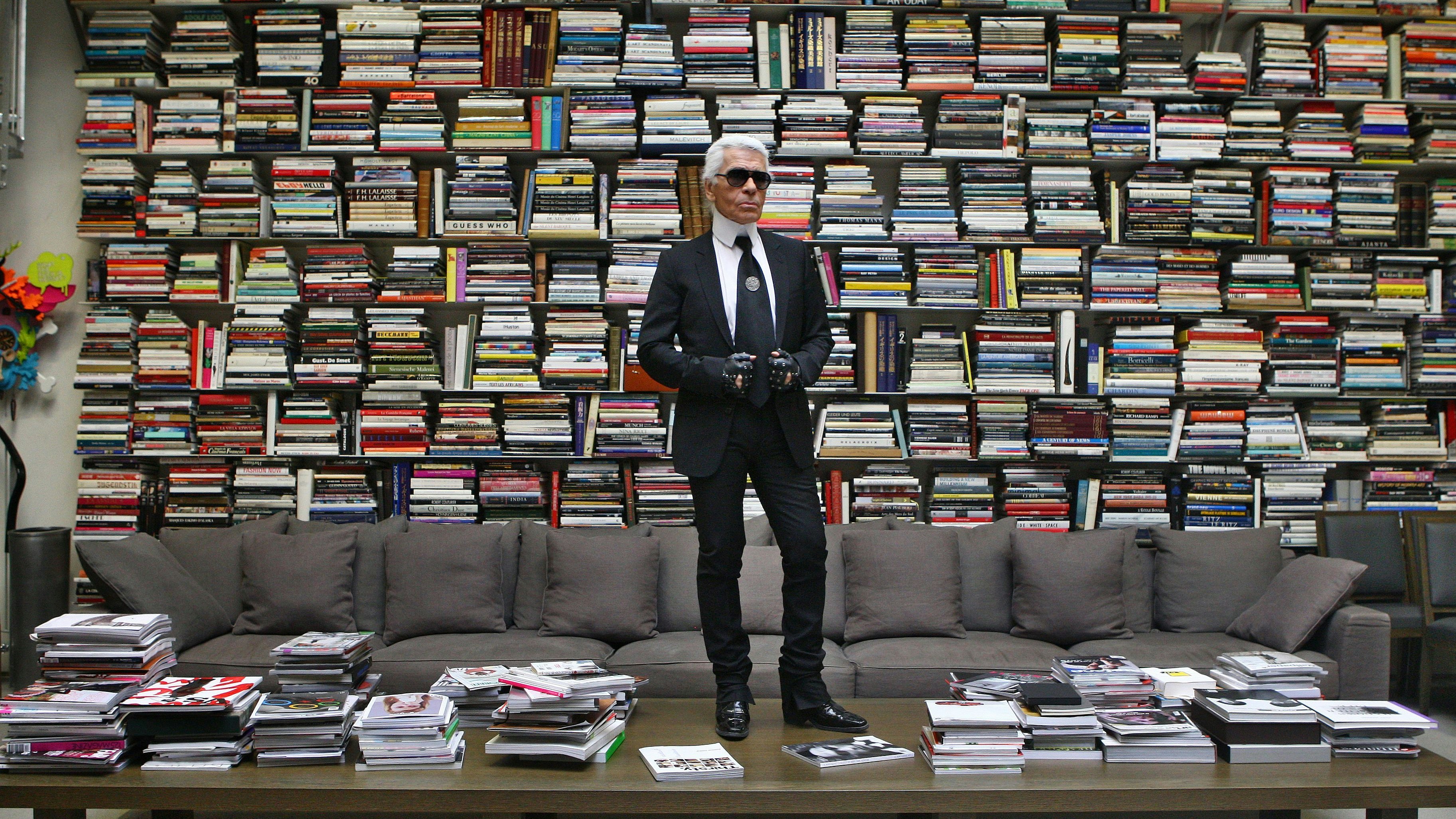 Besaß angeblich mehr als 300.000 Bücher: Karl Lagerfeld, der manische Sammler