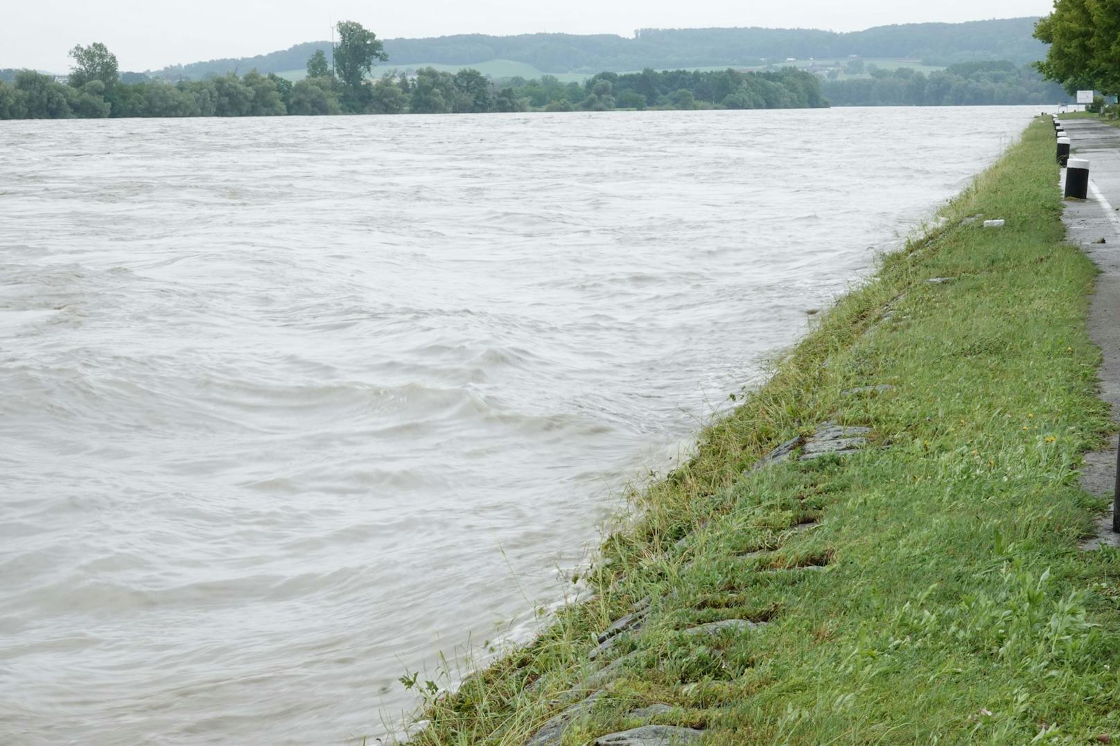 In Ybbs wurde von der Feuerwehr der Hochwasserschutz errichtet