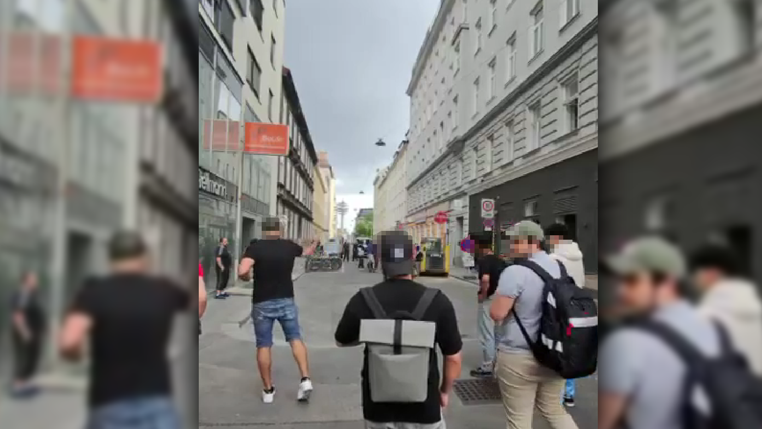 Nach einem Polizeieinsatz am Keplerplatz rastet ein Passant vollkommen aus. Er fordert die Polizei auf, zu schießen.