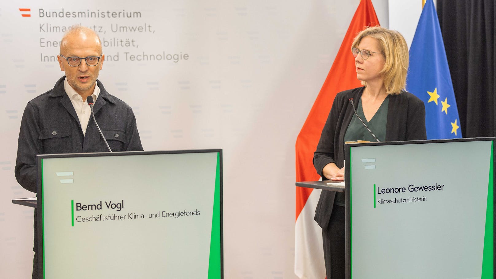 Klima- und Energiefonds-Chef Bernd Vogl und Klimaschutzministerin Leonore Gewessler bei einer gemeinsamen Pressekonferenz.