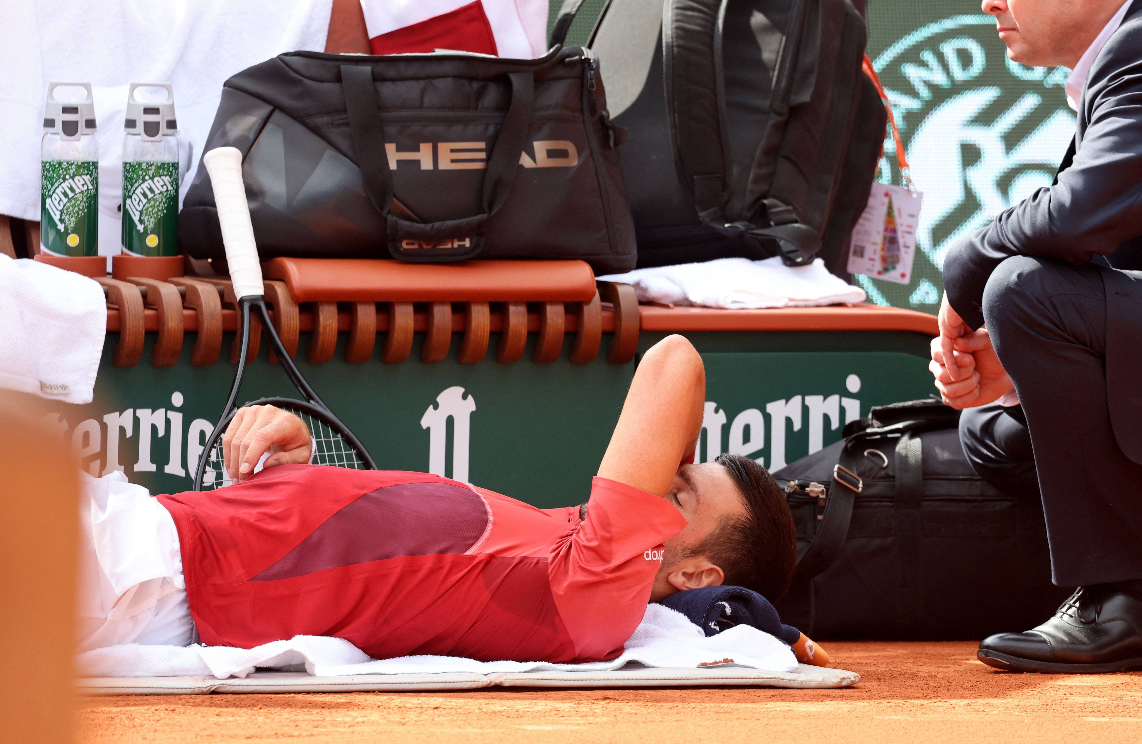 Tennis-Star Novak Djokovic musste sich am Knie behandeln lassen.