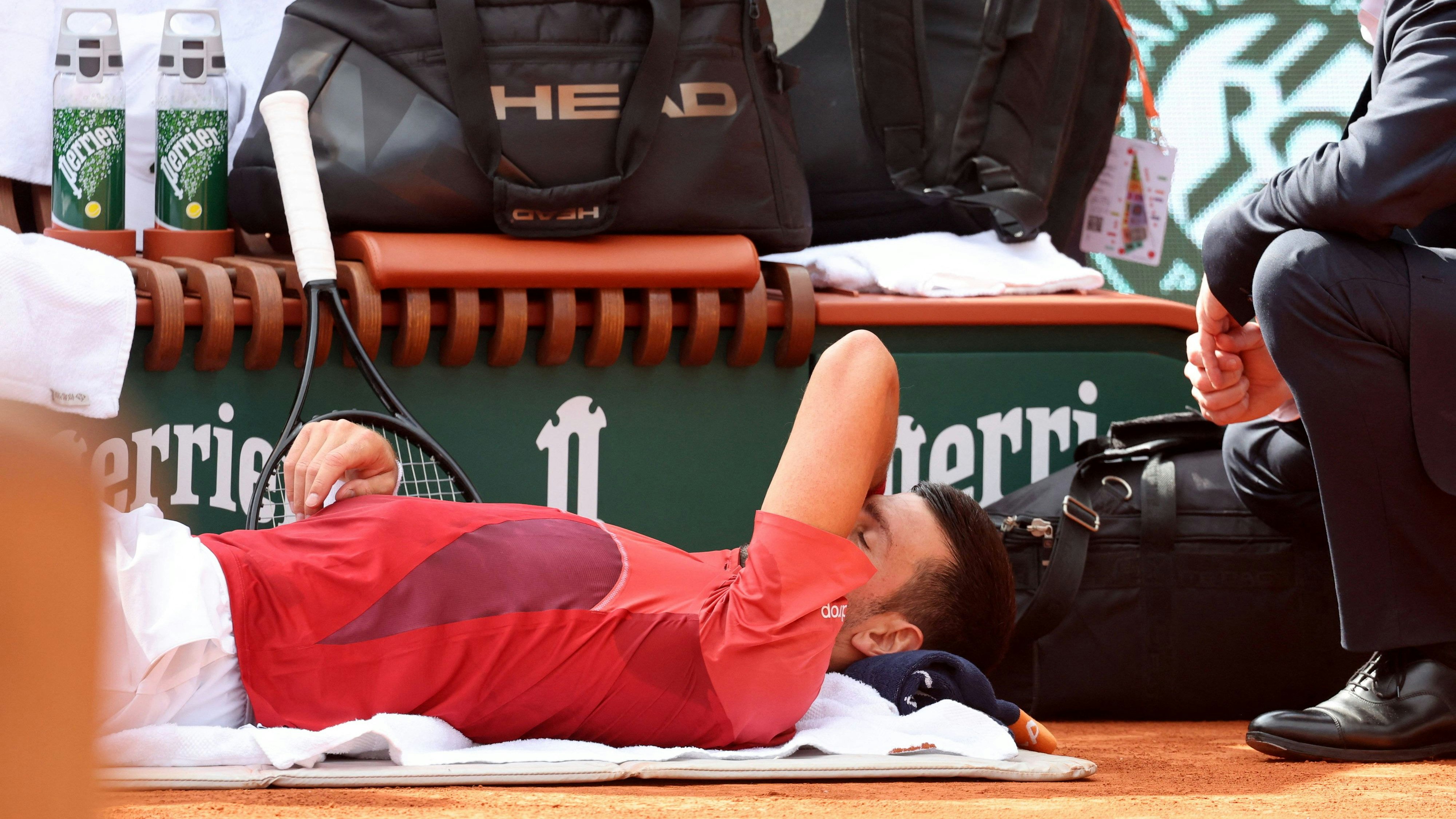 Tennis-Star Novak Djokovic musste sich am Knie behandeln lassen.