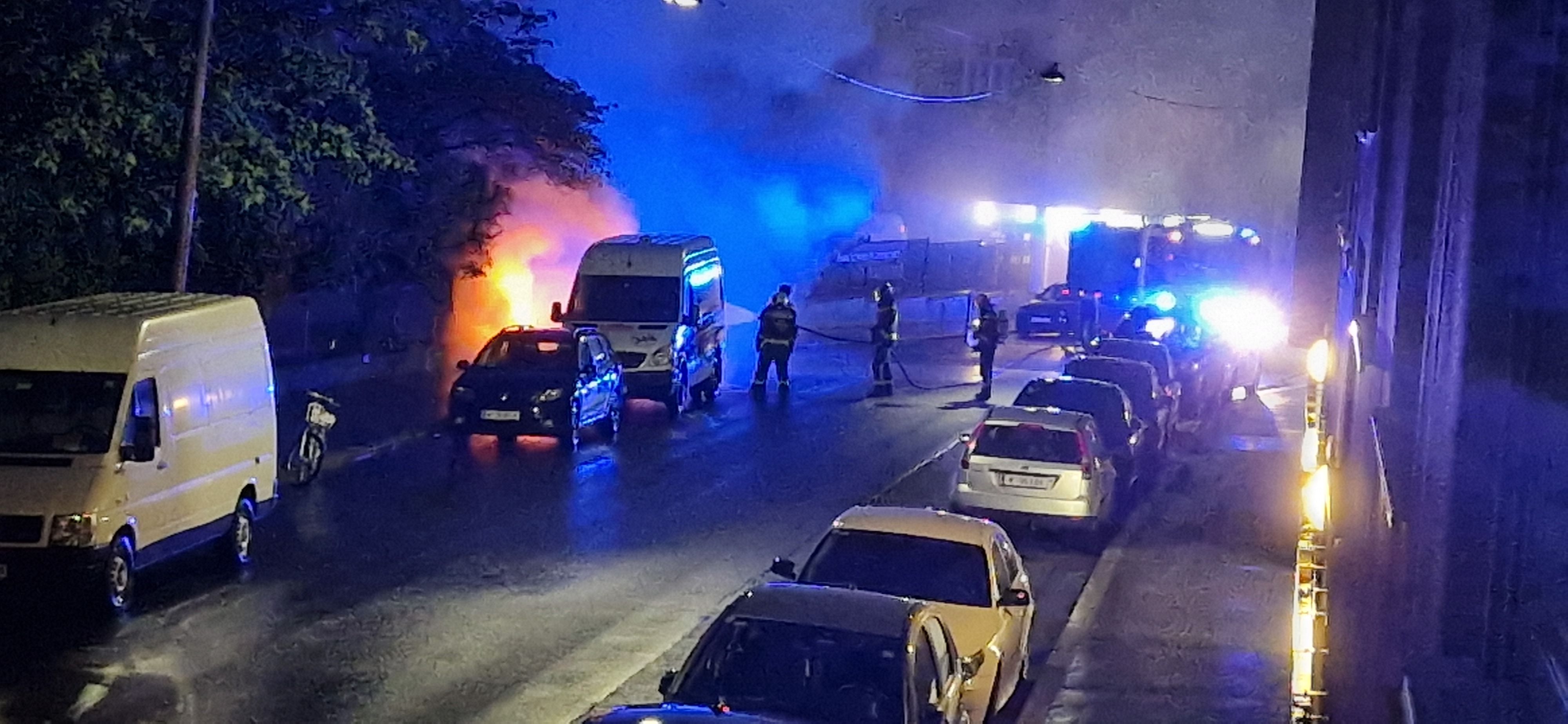 Feuerwehr-Großeinsatz in der Stachegasse in Wien-Meidling. 
