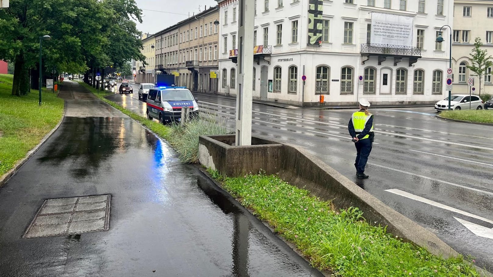 Die Polizei riegelte die Straße ab.