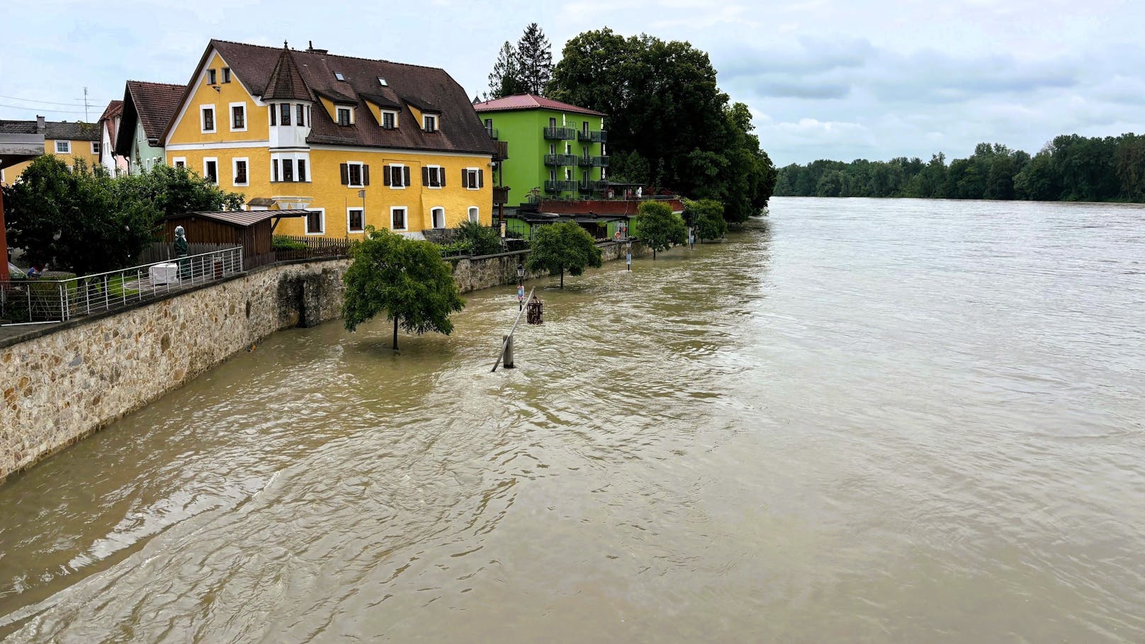 Hochwasser unerbittlich – Flut tobt jetzt im Innviertel