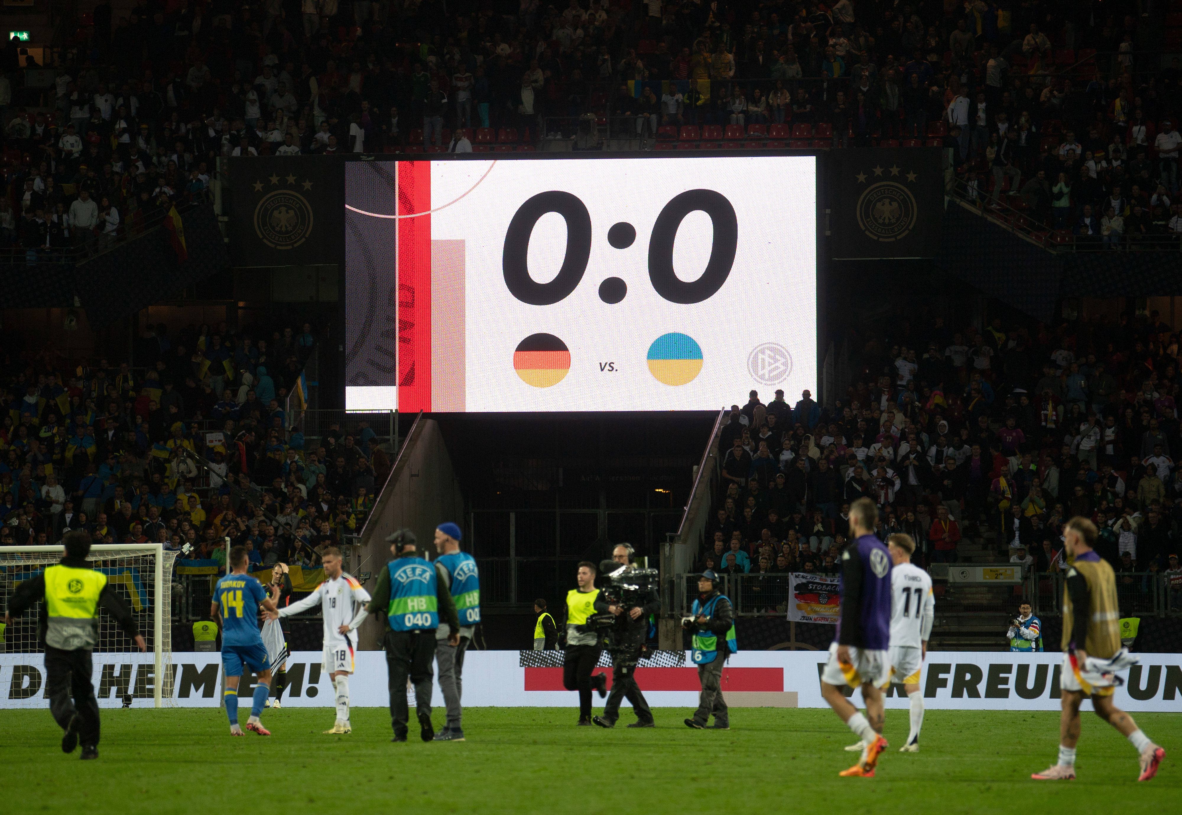 Kurzzeitige Aufregung nach Deutschlands 0:0 gegen die Ukraine. 