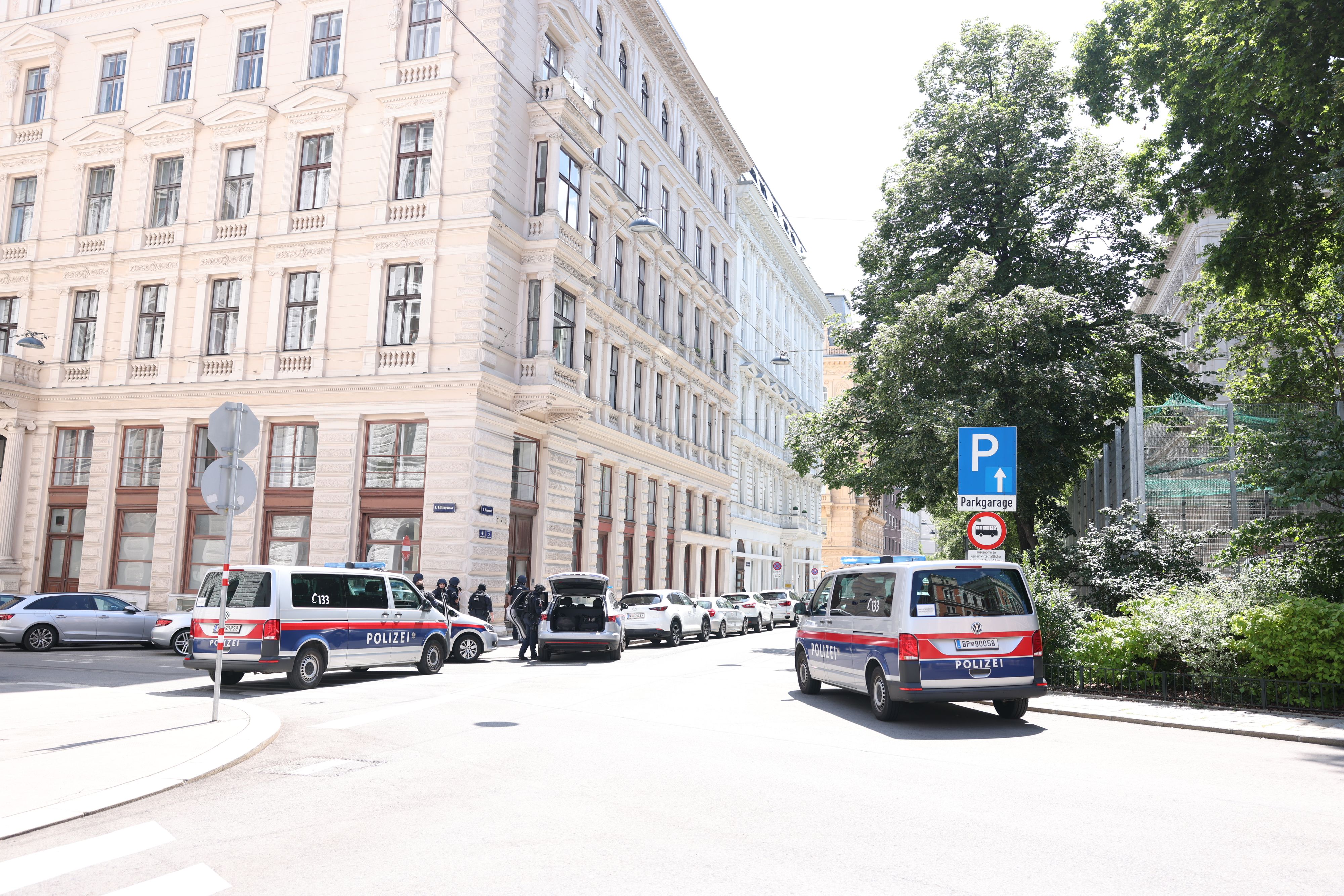 Die Polizei konnte nun fünf der Tatverdächtigen festnehmen. (Symbolbild)