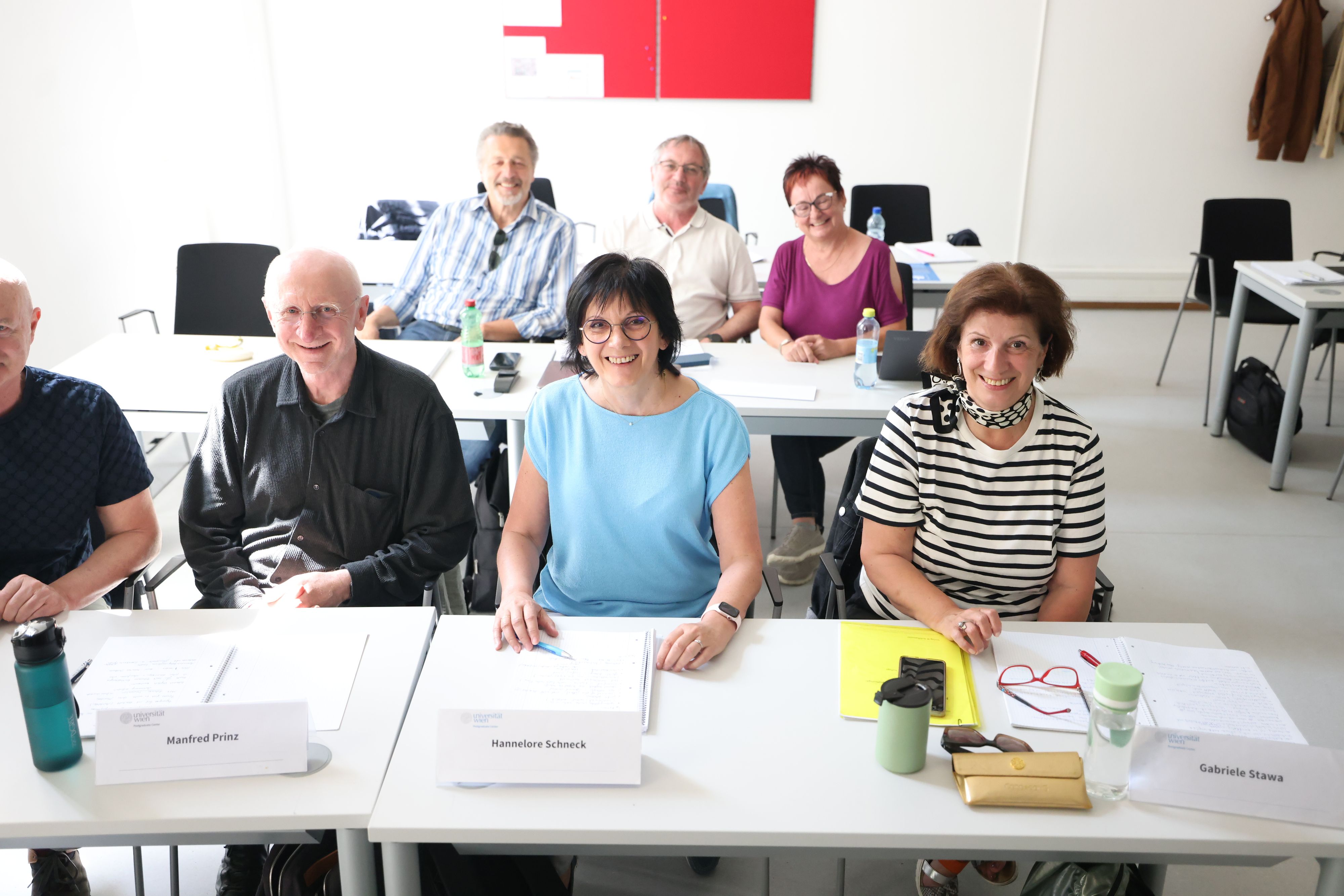 Hannelore Schneck (Mitte) erfüllte sich mit 66 Jahren den Traum vom Studium.
