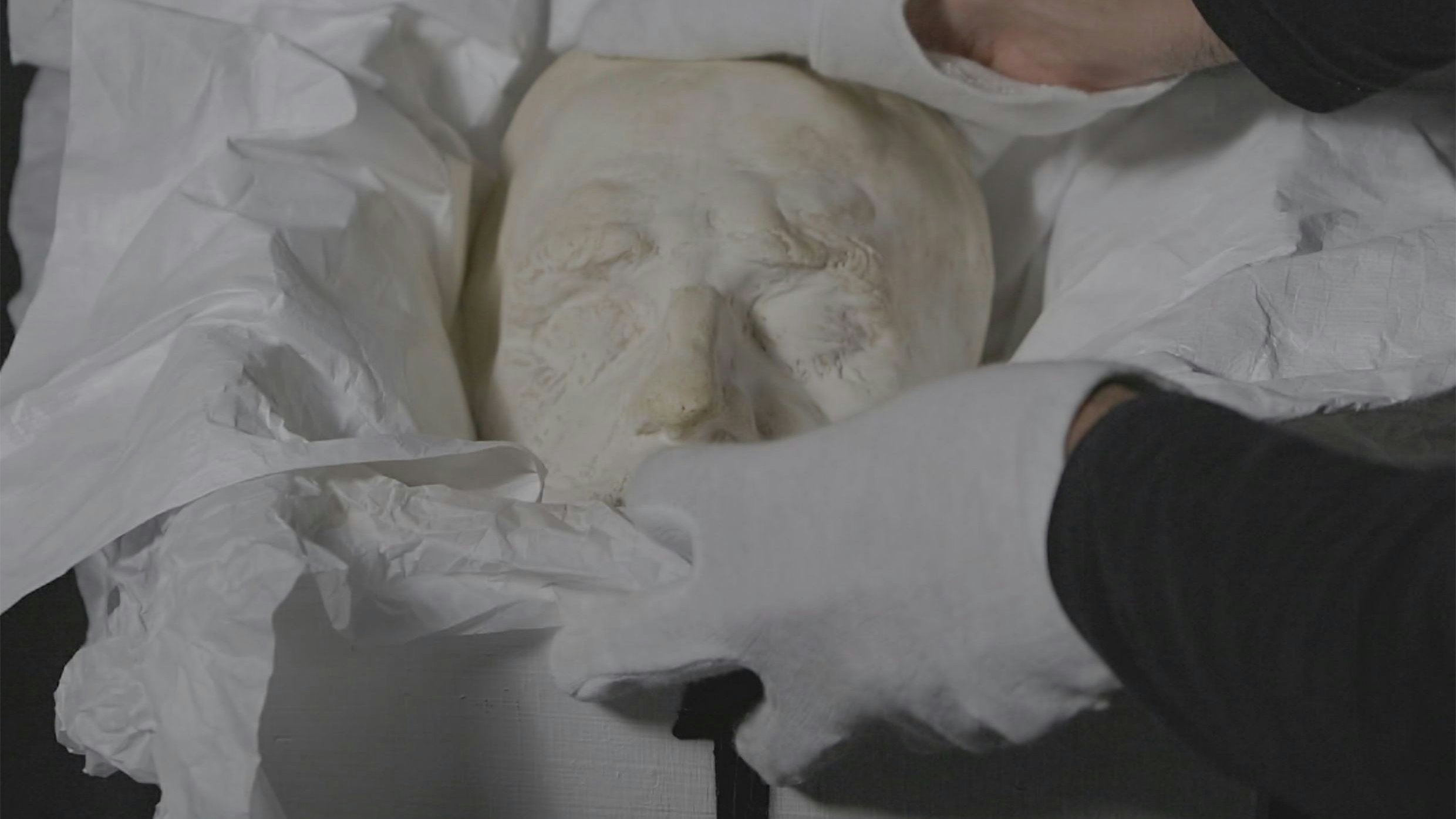 Ein Museumsstück wird "geraubt".