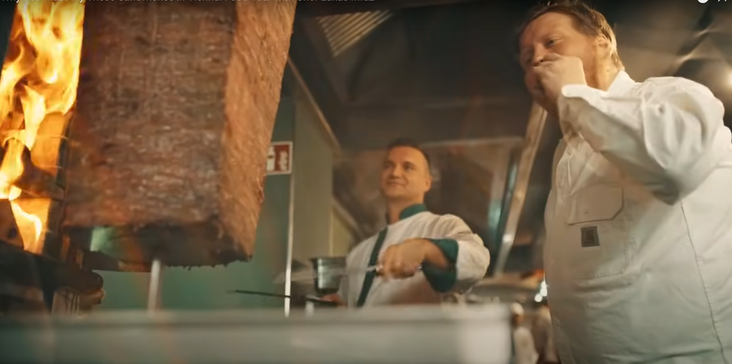 Lukas Mraz beißt an.