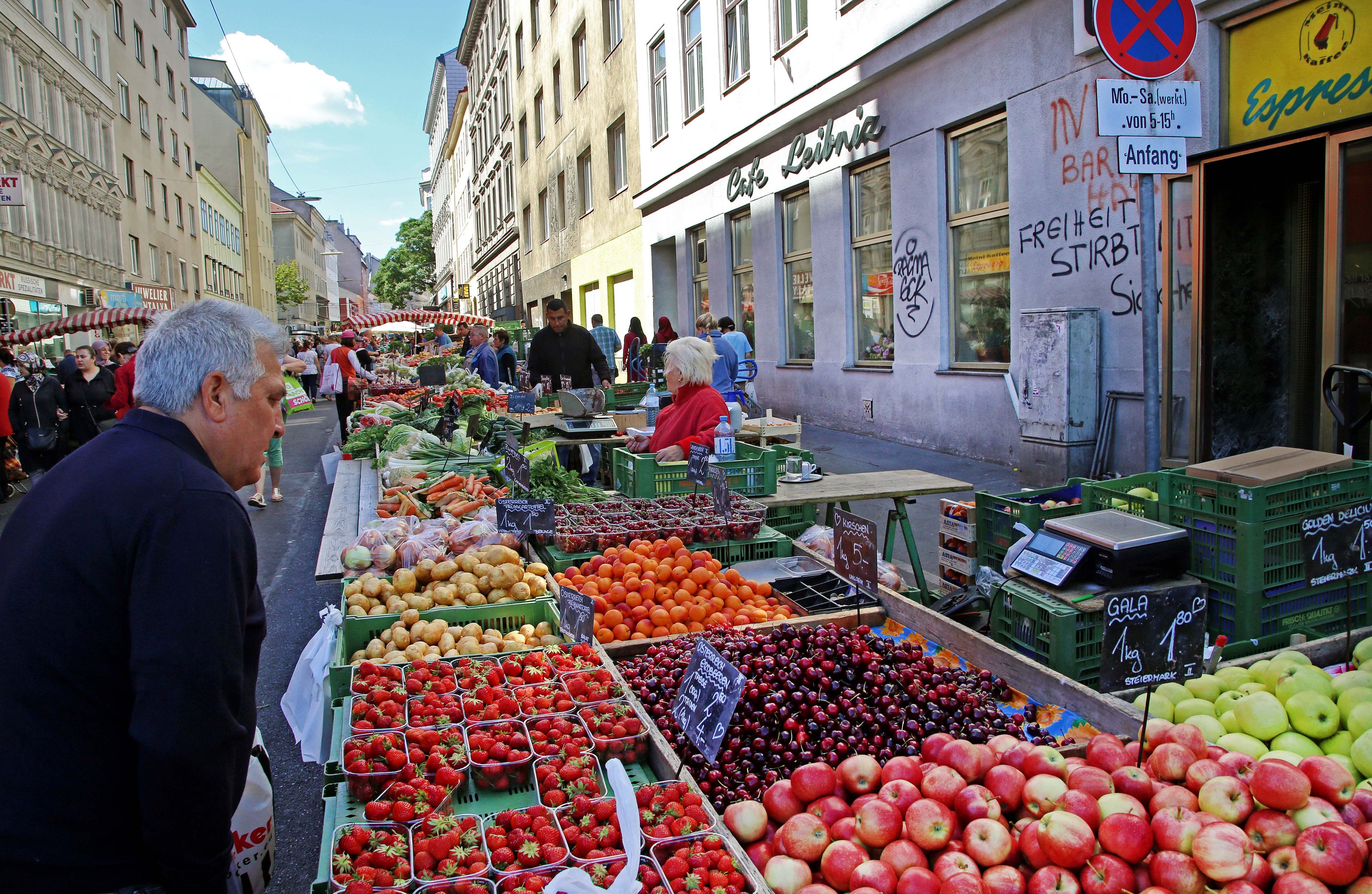Bauernmarkt in Favoriten. Die ÖVP sieht durch Renaturierung die Ernährungssicherheit gefährdet. Stimmt nicht, sagen Experten.