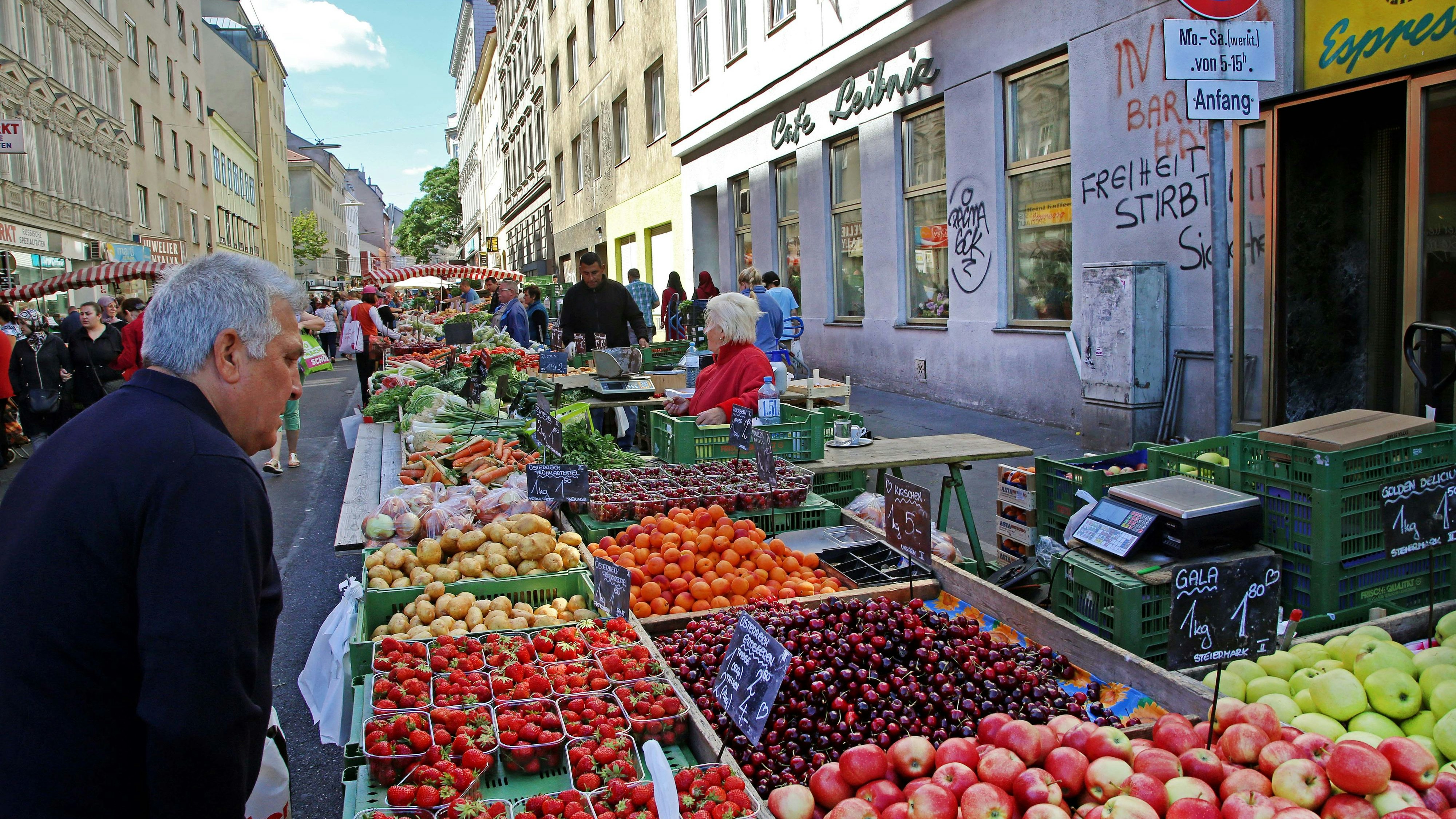 Bauernmarkt in Favoriten. Die ÖVP sieht durch Renaturierung die Ernährungssicherheit gefährdet. Stimmt nicht, sagen Experten.