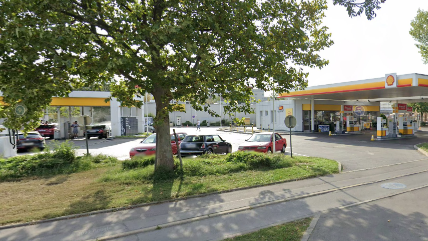 Zu viel Stau in der Tankstelle – dann verlangte die Parkfirma 180 Euro von einer Autofahrerin.