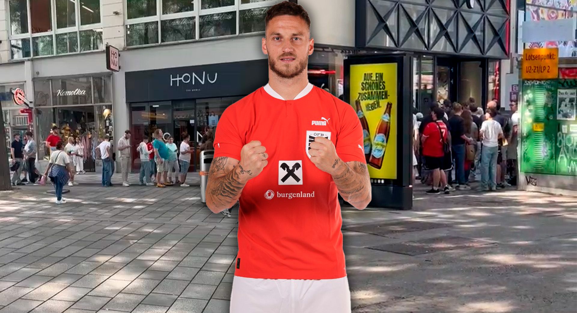 Vor dem Puma-Store hat sich eine riesige Warteschlange gebildet.