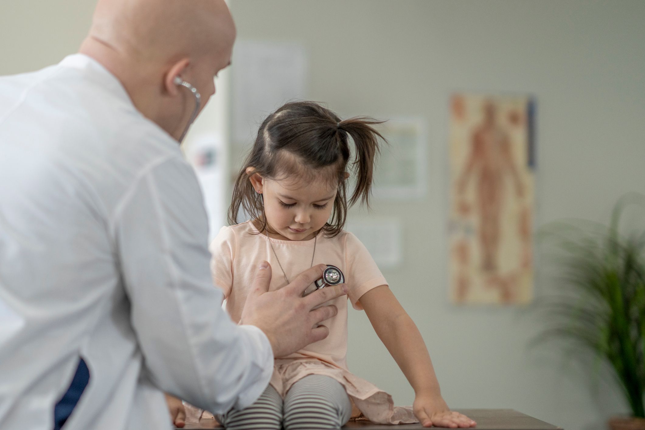Für die Untersuchung der Tochter musste ein Pärchen tief in die Tasche greifen. (Symbolbild)