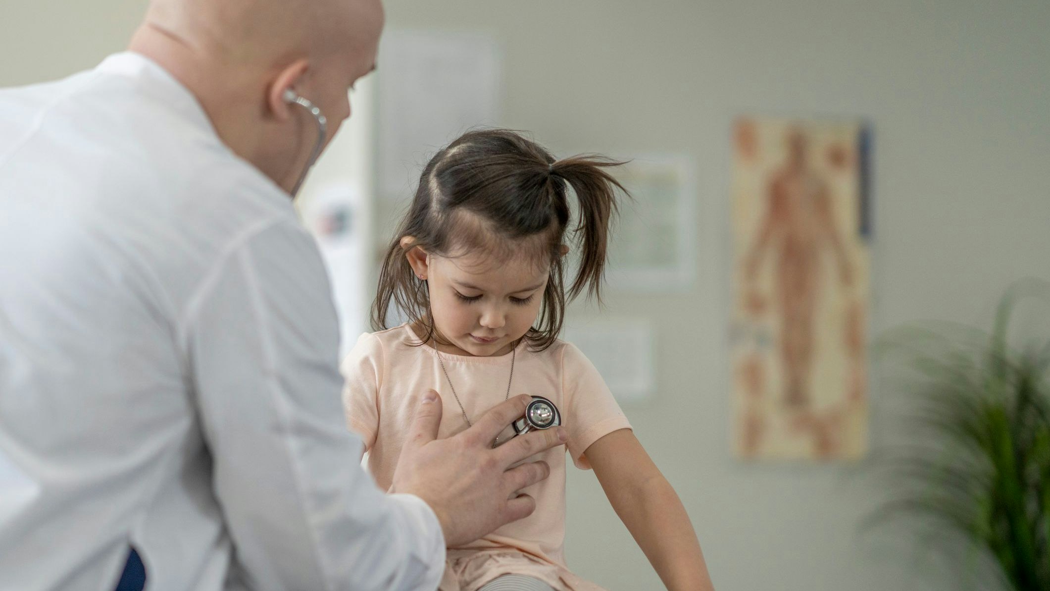 Für die Untersuchung der Tochter musste ein Pärchen tief in die Tasche greifen. (Symbolbild)