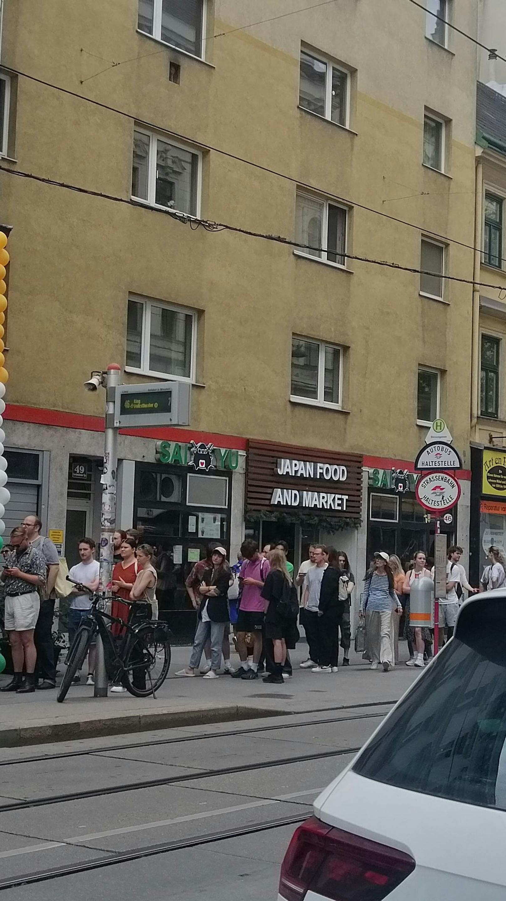 Burger um 1 Euro – riesige Schlange vor Wiener Lokal