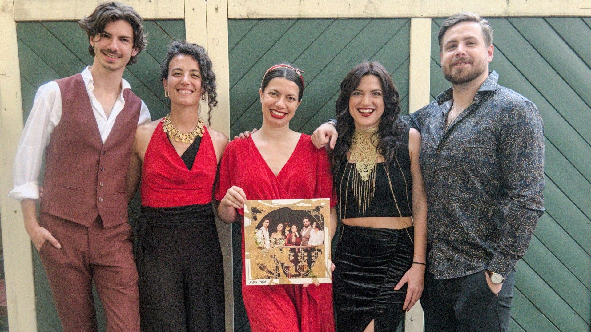 Die Band freut sich über die zahlreichen Besucher bei ihrer Präsentation.