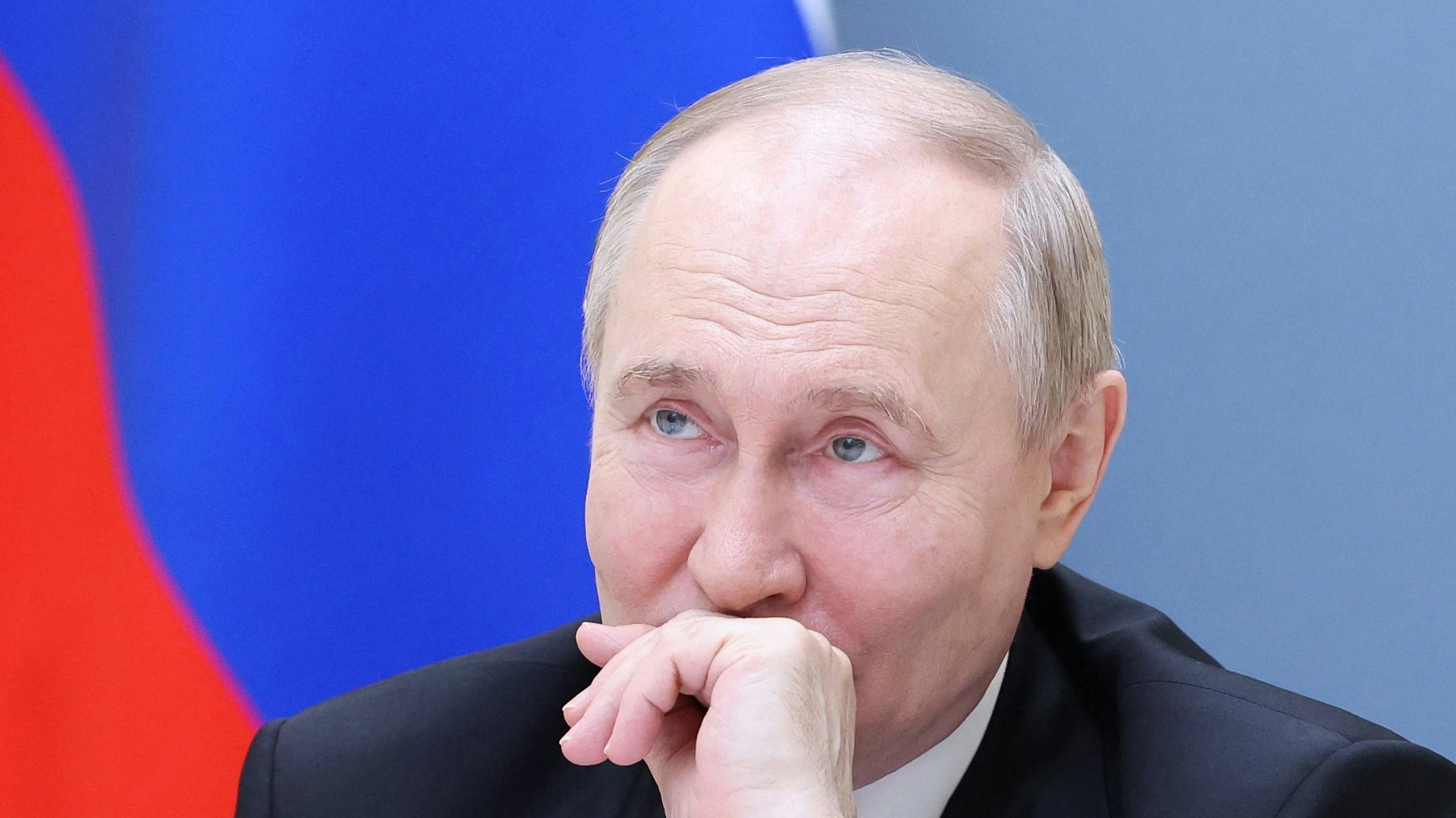 «Sie haben sich ausgedacht, dass Russland die Nato angreifen will. Sind Sie komplett verrückt geworden?», sagte Putin am Mittwoch in St. Petersburg.