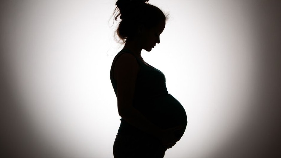 Auf Social Media werden Schwangere zu etwas aufgefordert, von dem Fachleute dringend abraten.