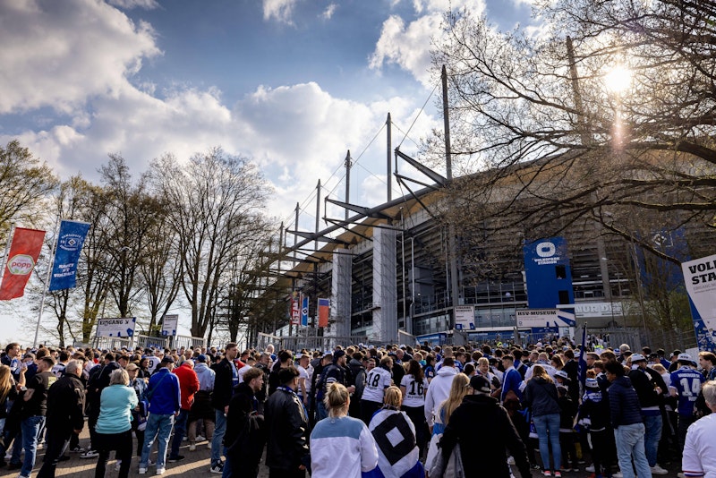 <strong>Volksparkstadion Hamburg:</strong> Das Volksparkstadion Hamburg ist die Heimstätte des Hamburger SV. Während der Europameisterschaft werden hier vier Gruppenspiele und ein Viertelfinale ausgetragen.