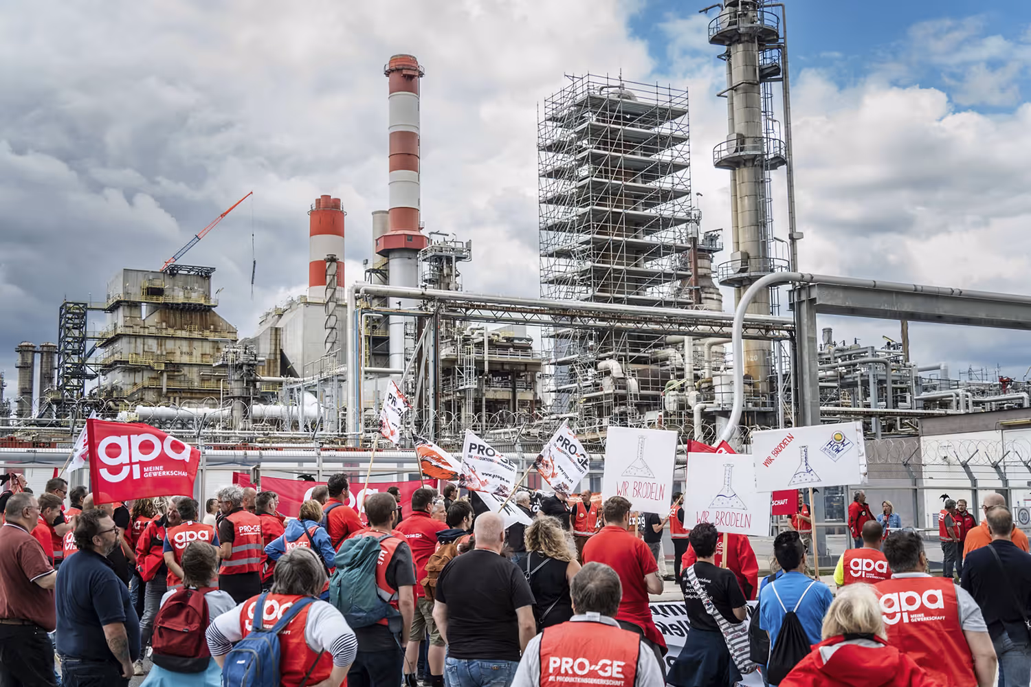 Nach den gescheiterten Lohnverhandlungen am 14. Mai wurden Betriebsrätekonferenzen abgehalten. Im Bild jene beim Borealis-Standort in Schwechat.