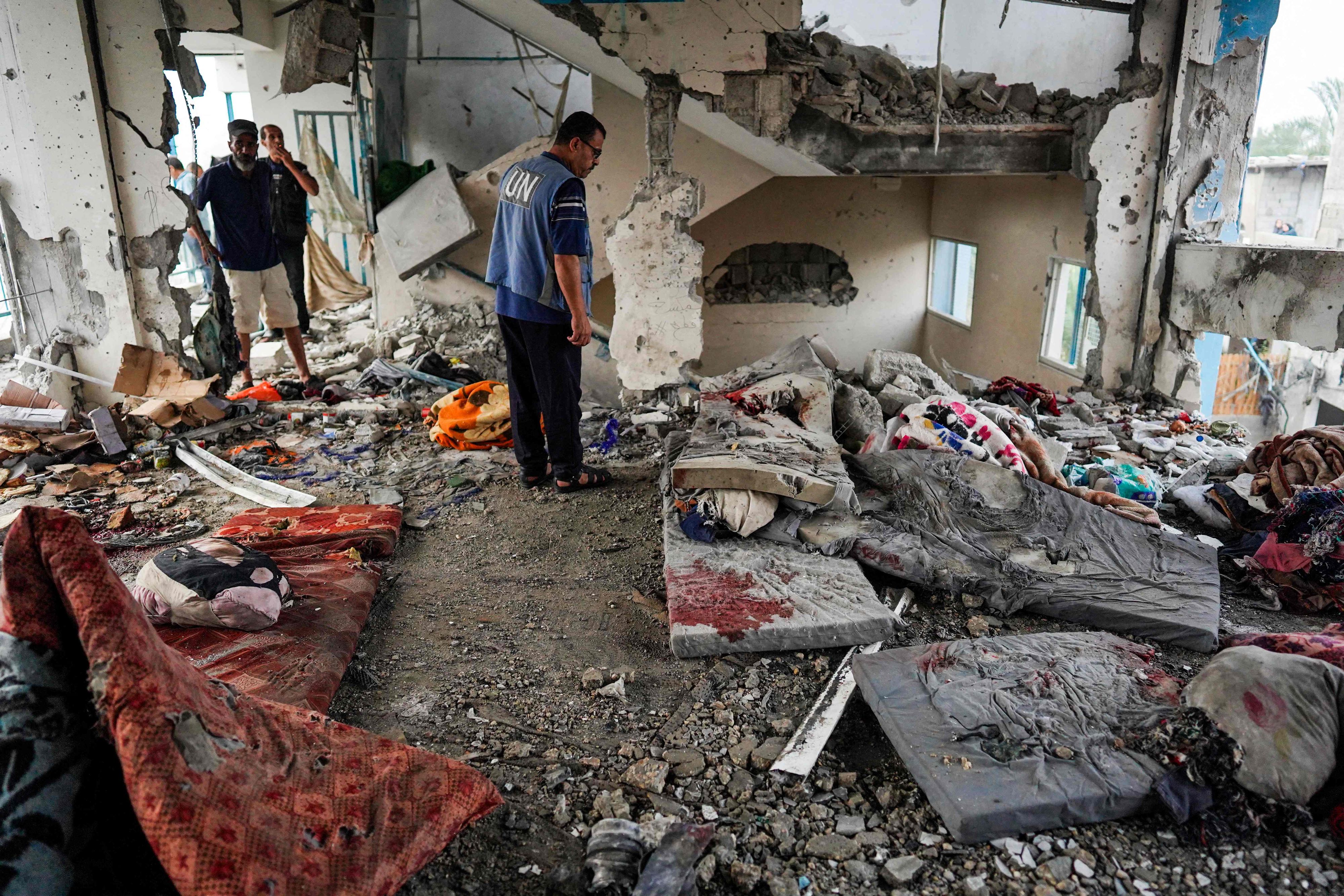 Bei einem Luftangriff auf eine UN-Schule im Gazastreifen wurden dutzende Menschen getötet. 