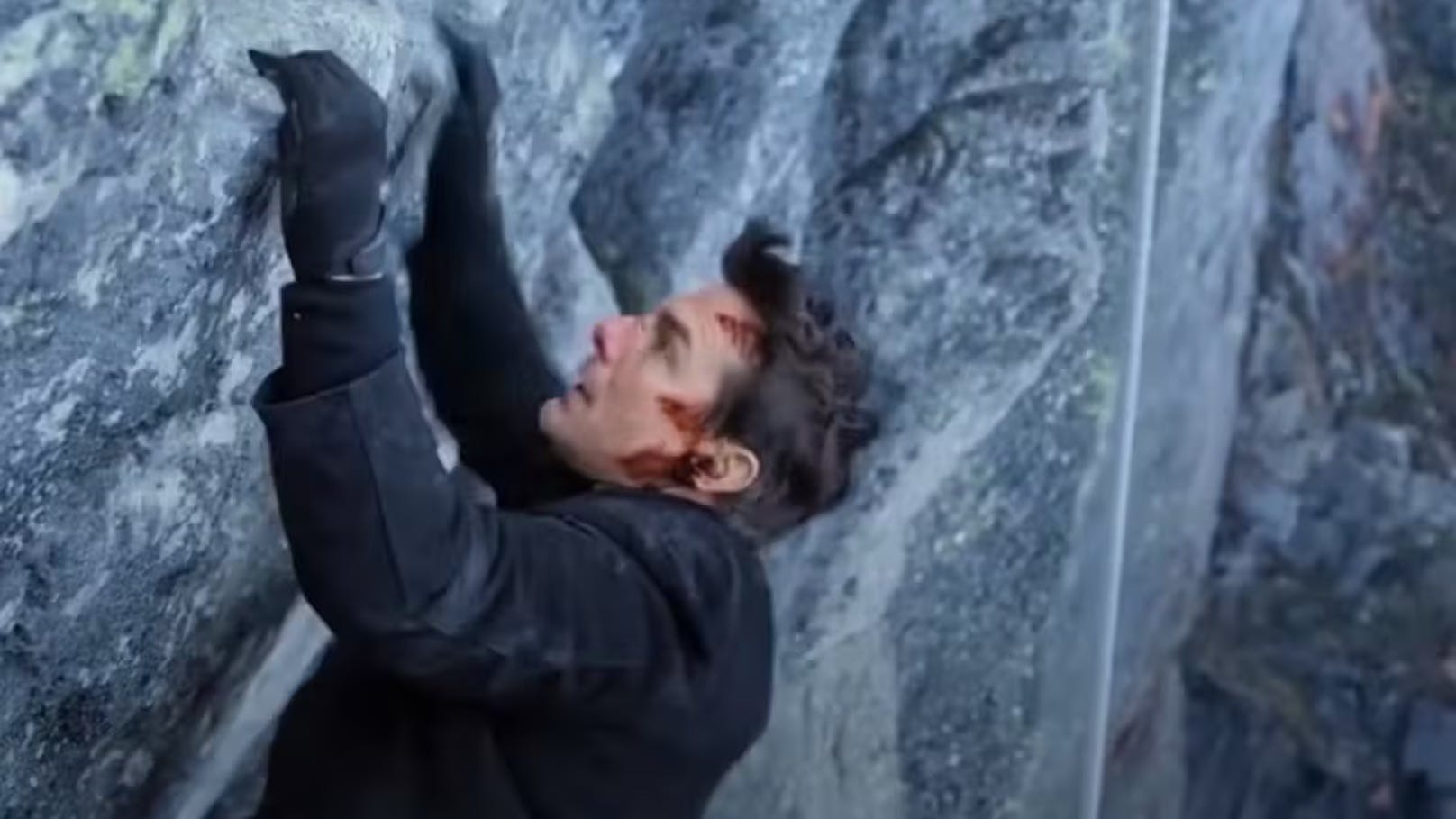 In der Schlussszene des Films kämpfen die beiden Hauptfiguren auf Preikestolen und stürzen von der Klippe.